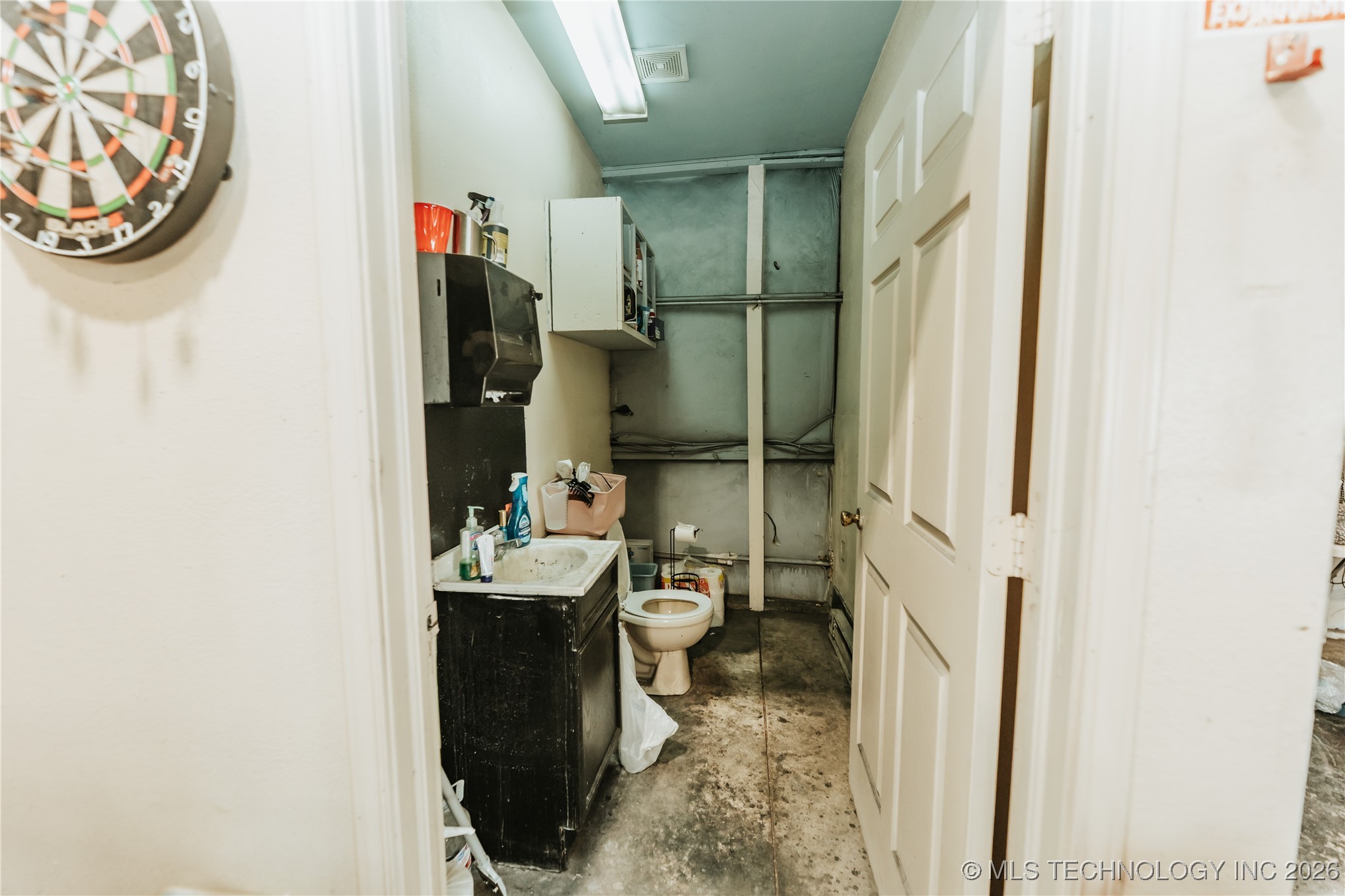 10205 E Tower Property Photo 7
