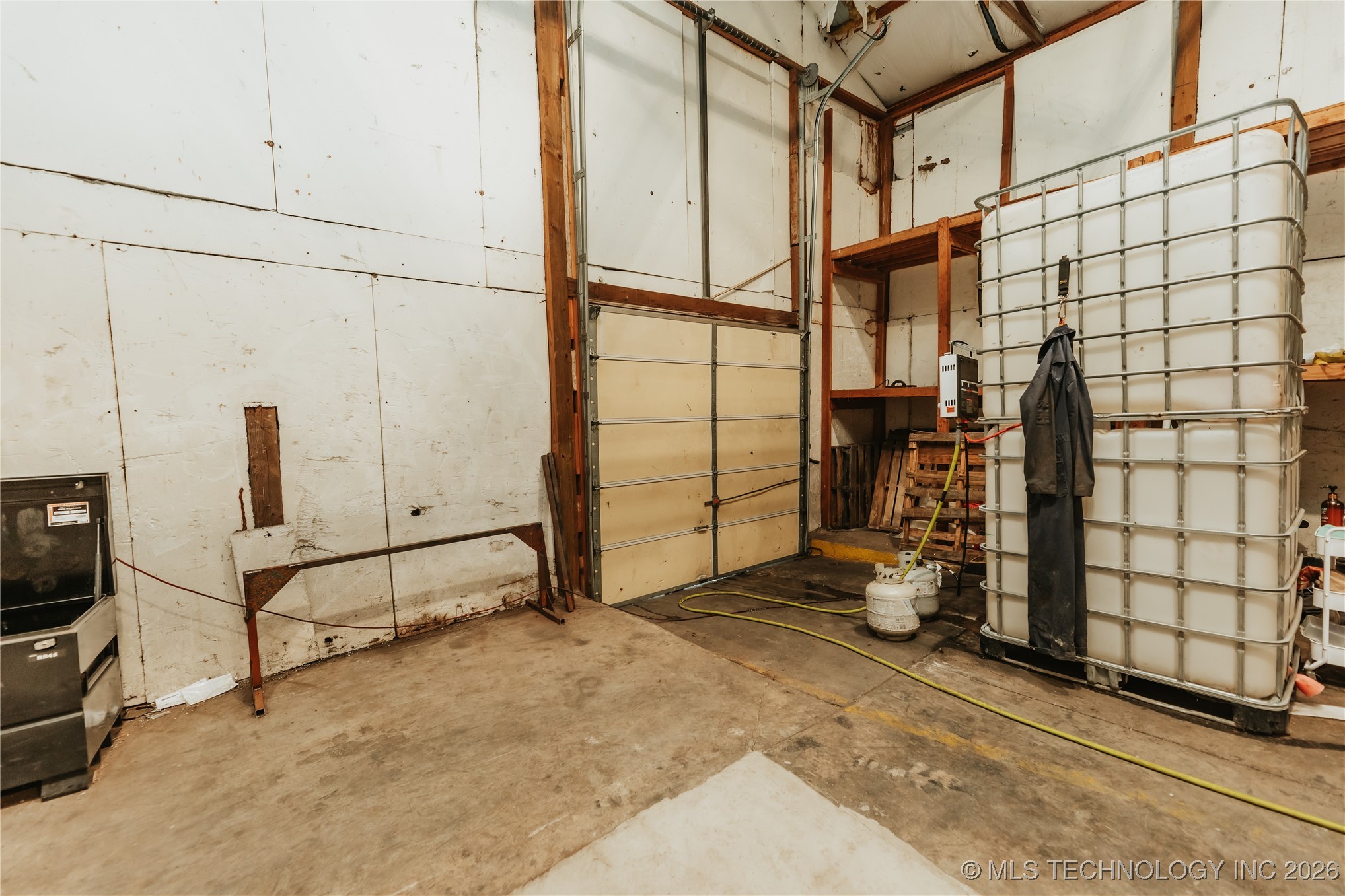 10205 E Tower Property Photo 9