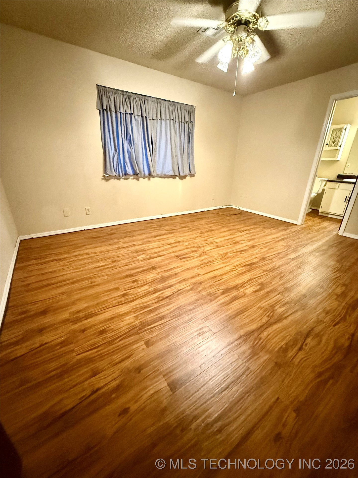 4609 S Date Avenue Property Photo 6