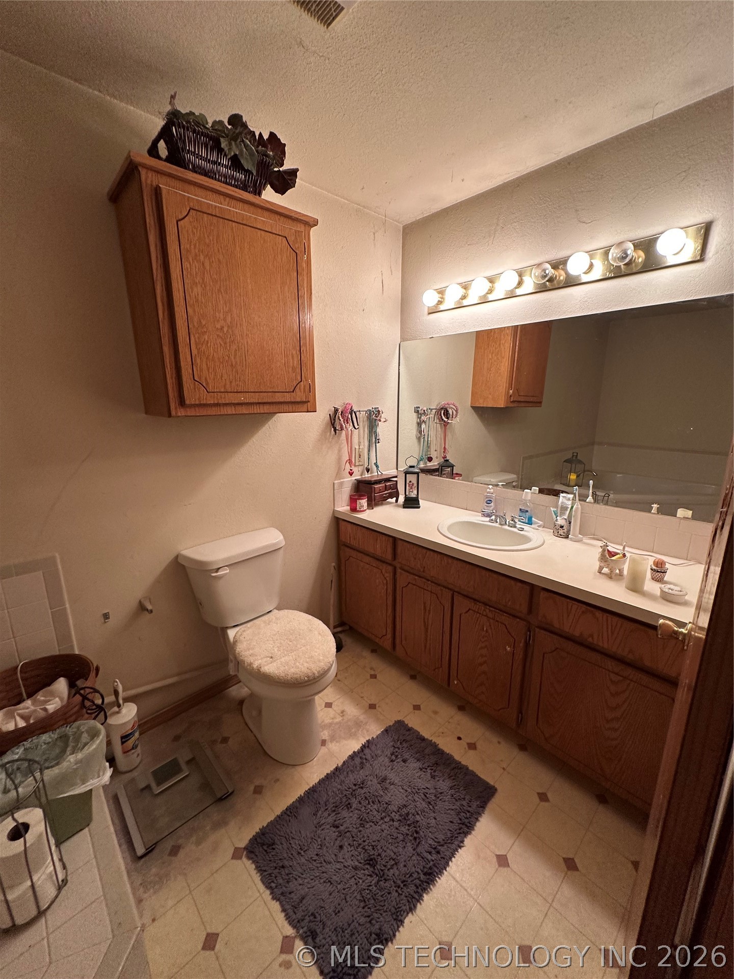 1135 Cravens Property Photo 15