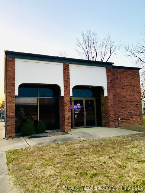 245 S Hwy 169 Street Property Photo 2