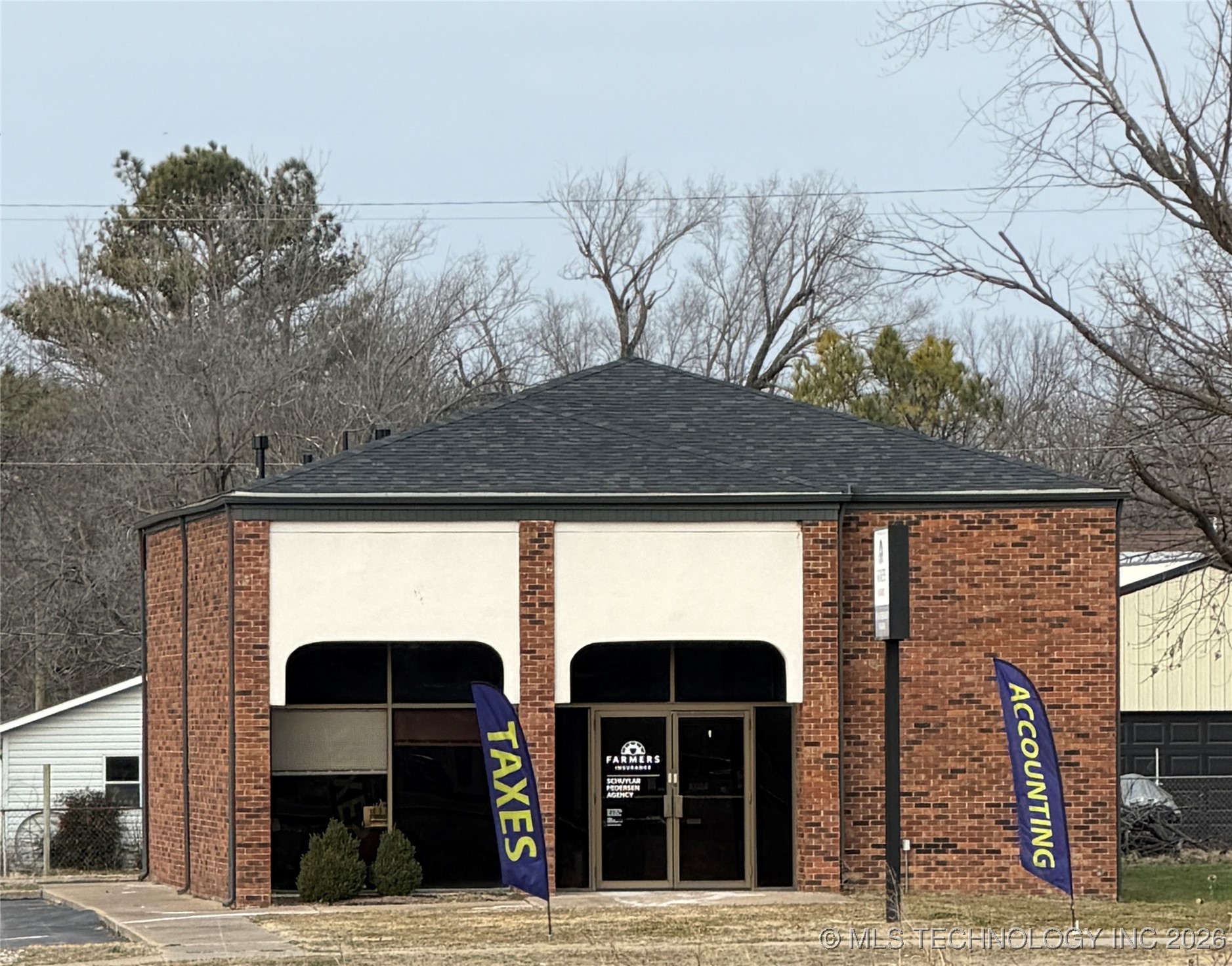 245 S Hwy 169 Street Property Photo 28