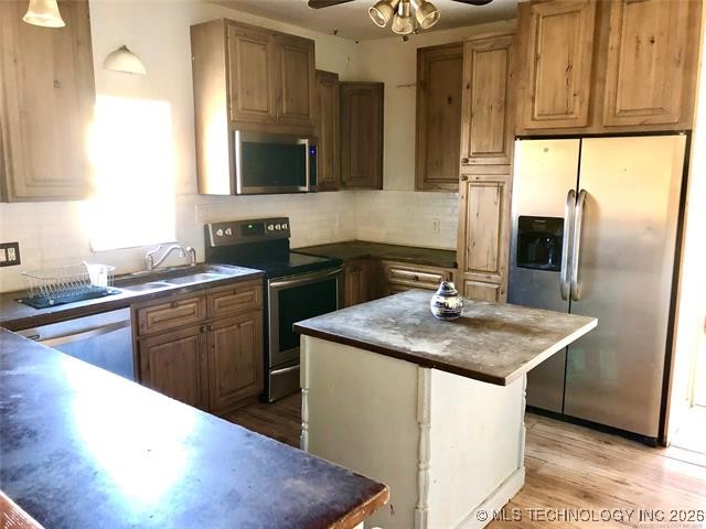 1301 E Ash Street Property Photo 4