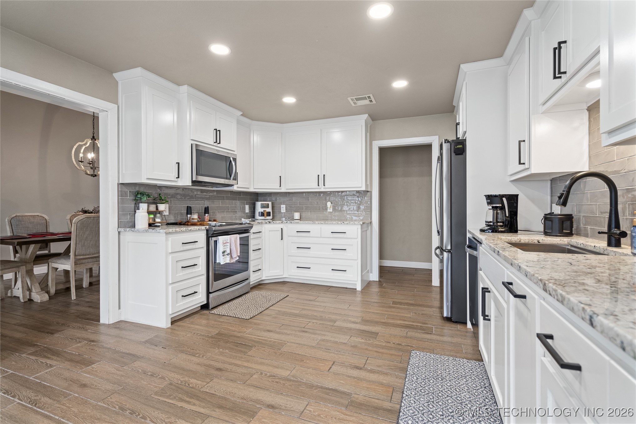 84 Glenway Property Photo 18