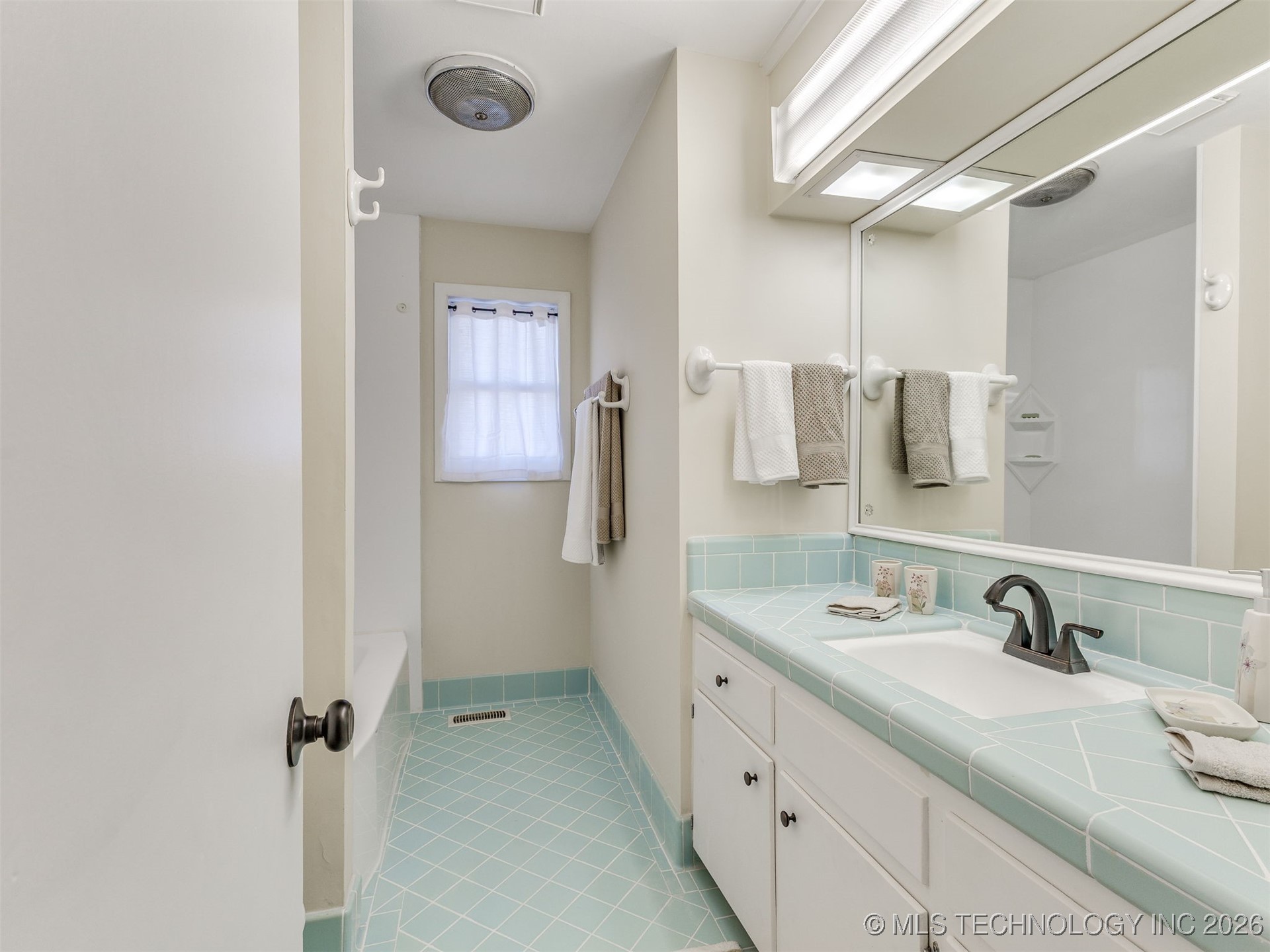 3221 S 70th East East Avenue Property Photo 13