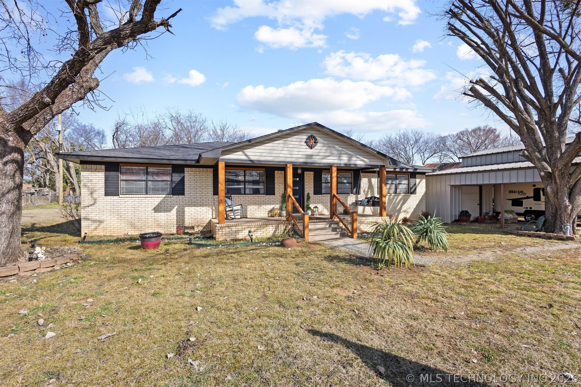 210 Maple Property Photo 3