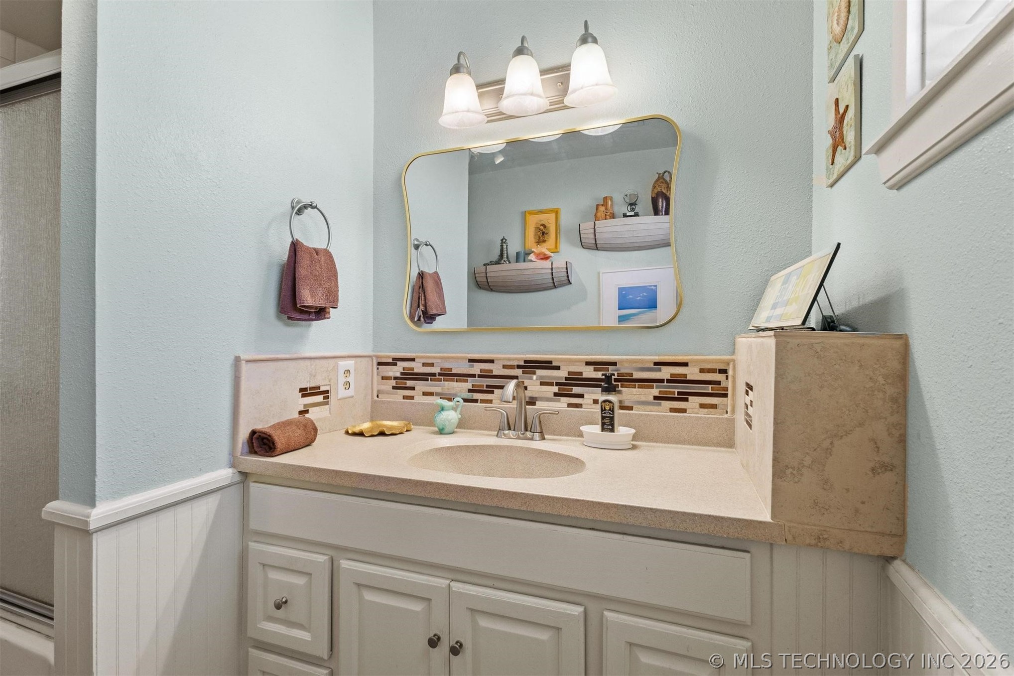 210 Maple Property Photo 29