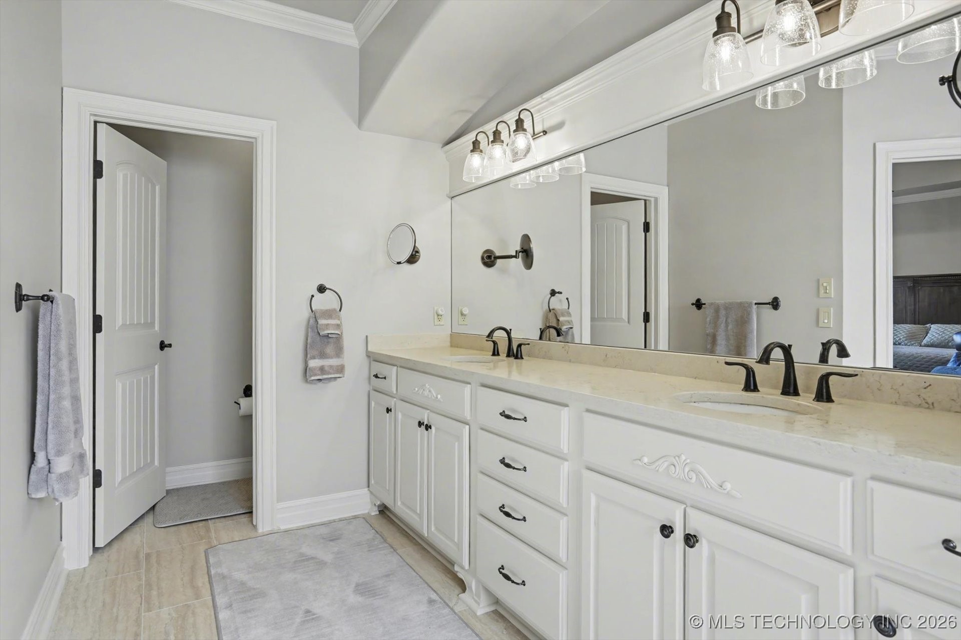 12324 S Ash Avenue Property Photo 23