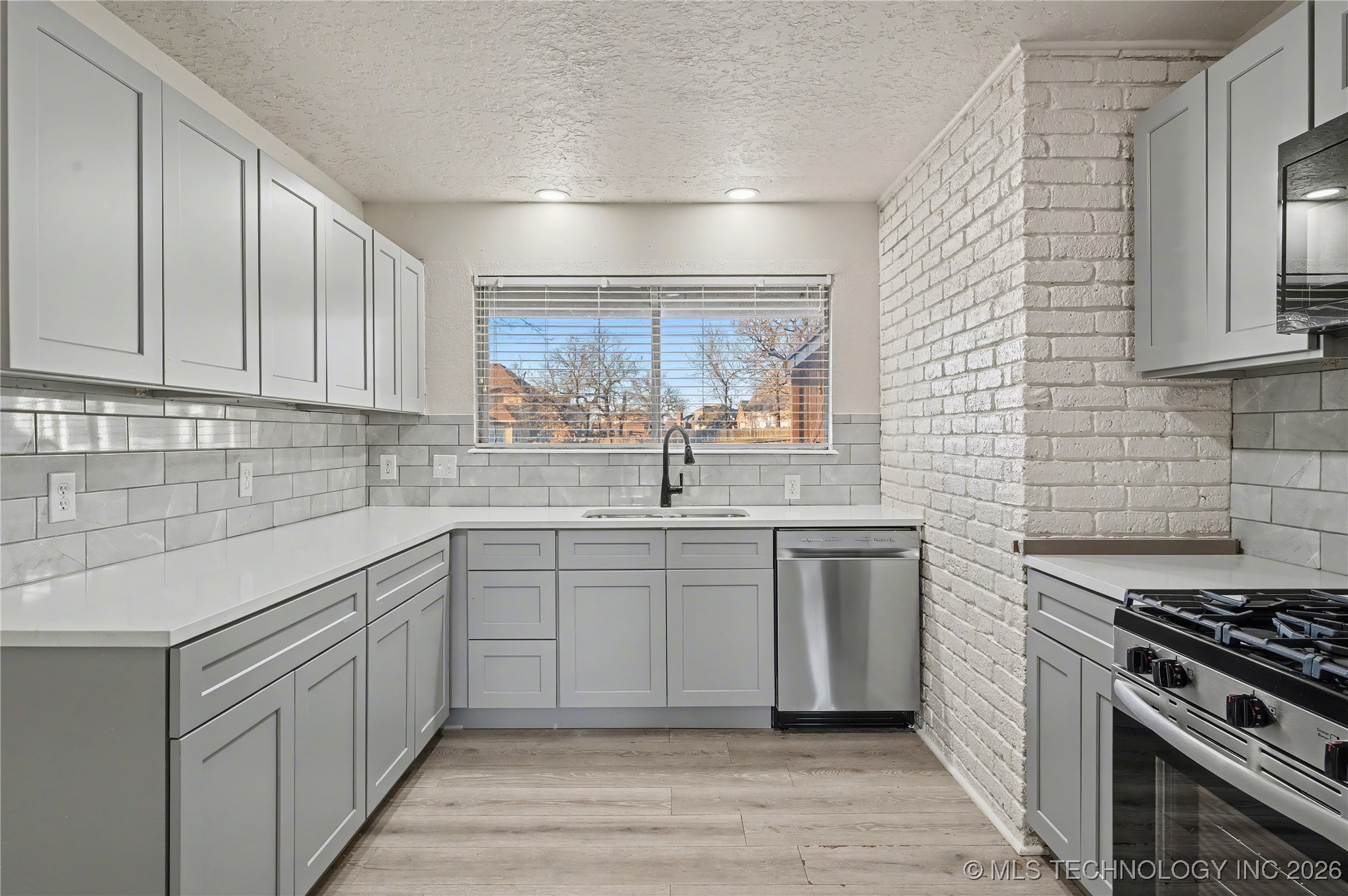 2017 W Xyler Street Property Photo 8