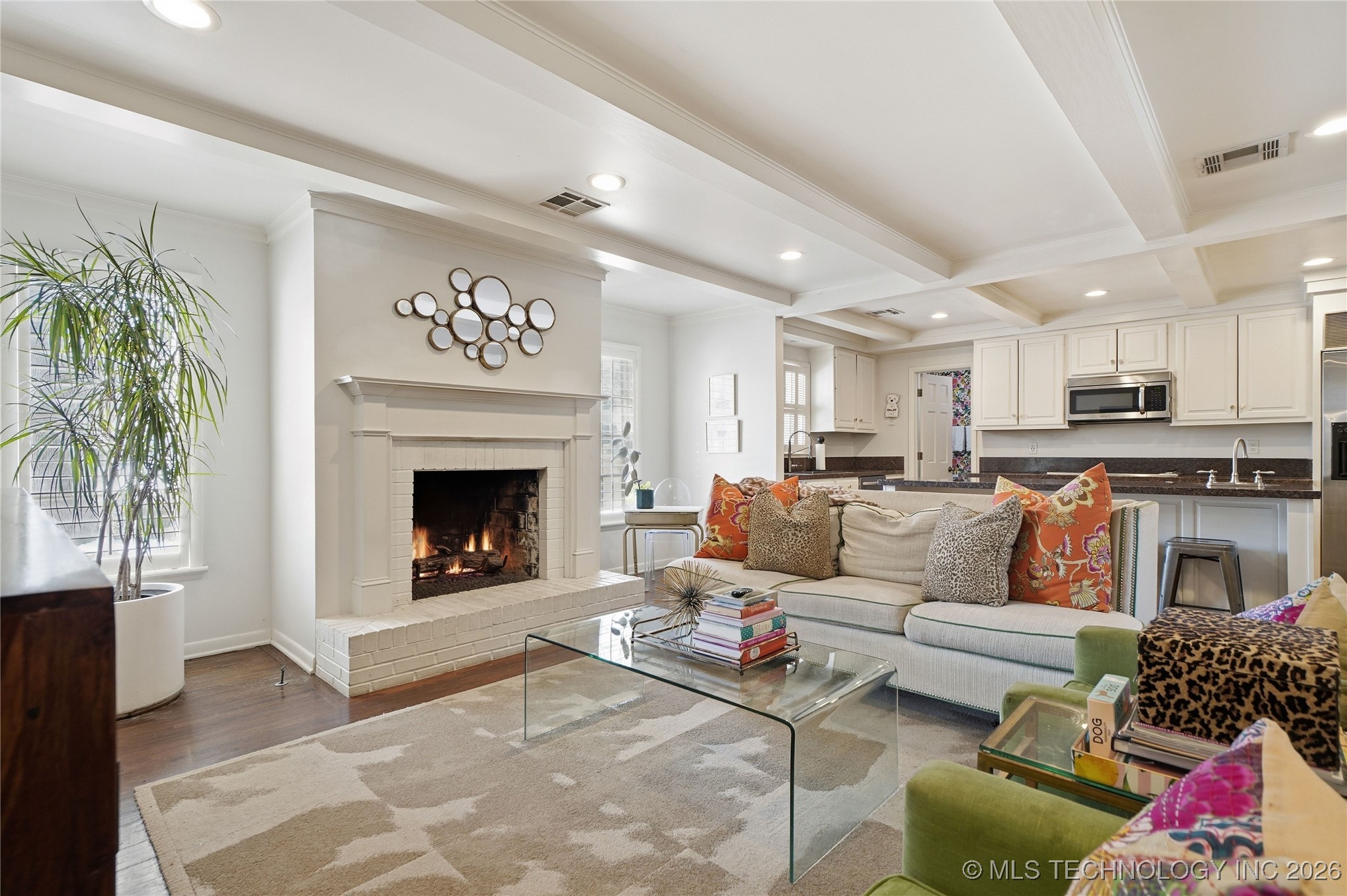 2853 E 39th Street Property Photo 9