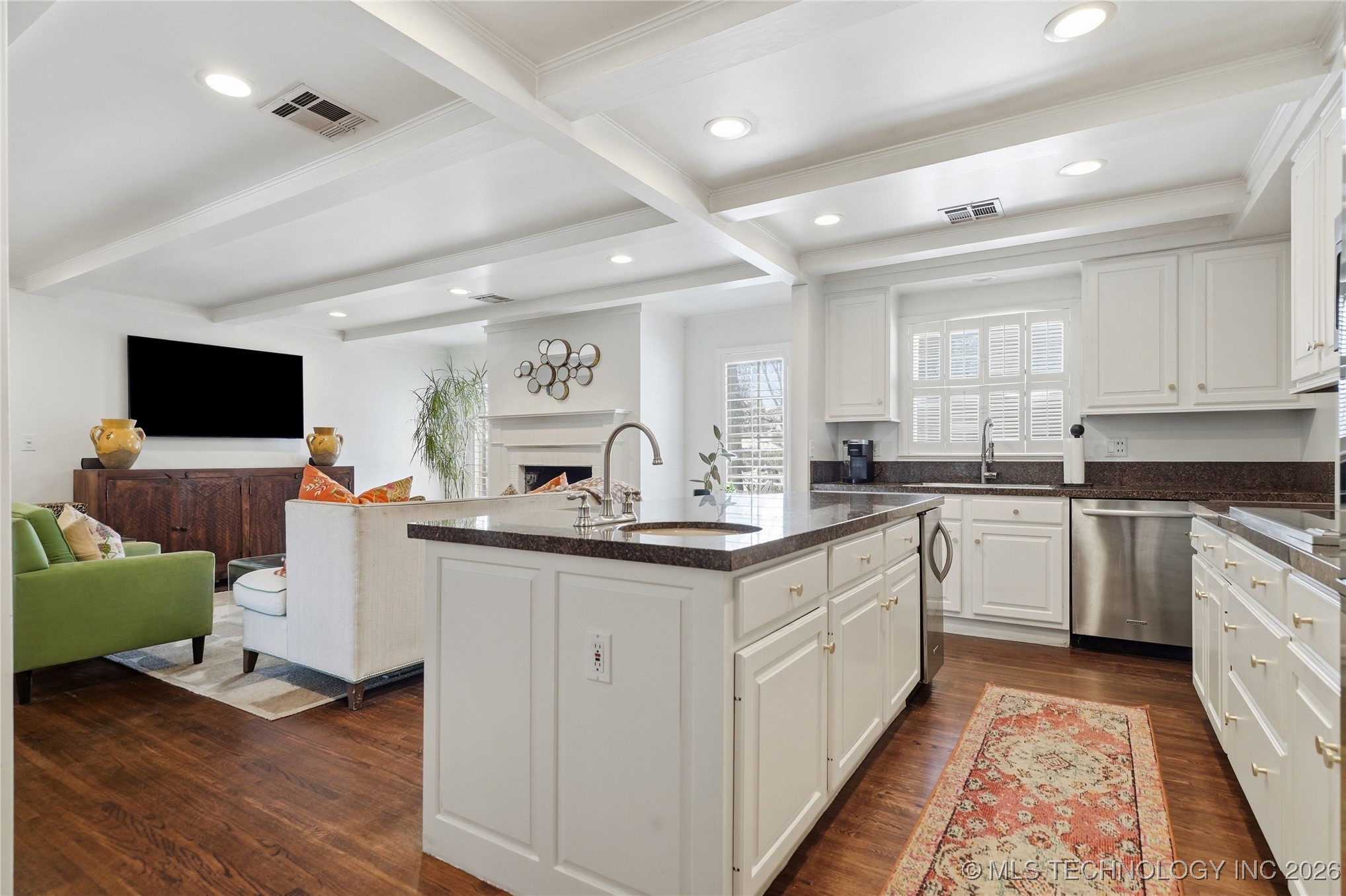 2853 E 39th Street Property Photo 10