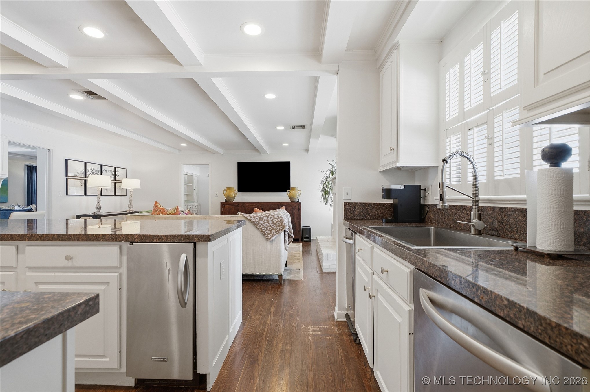 2853 E 39th Street Property Photo 14