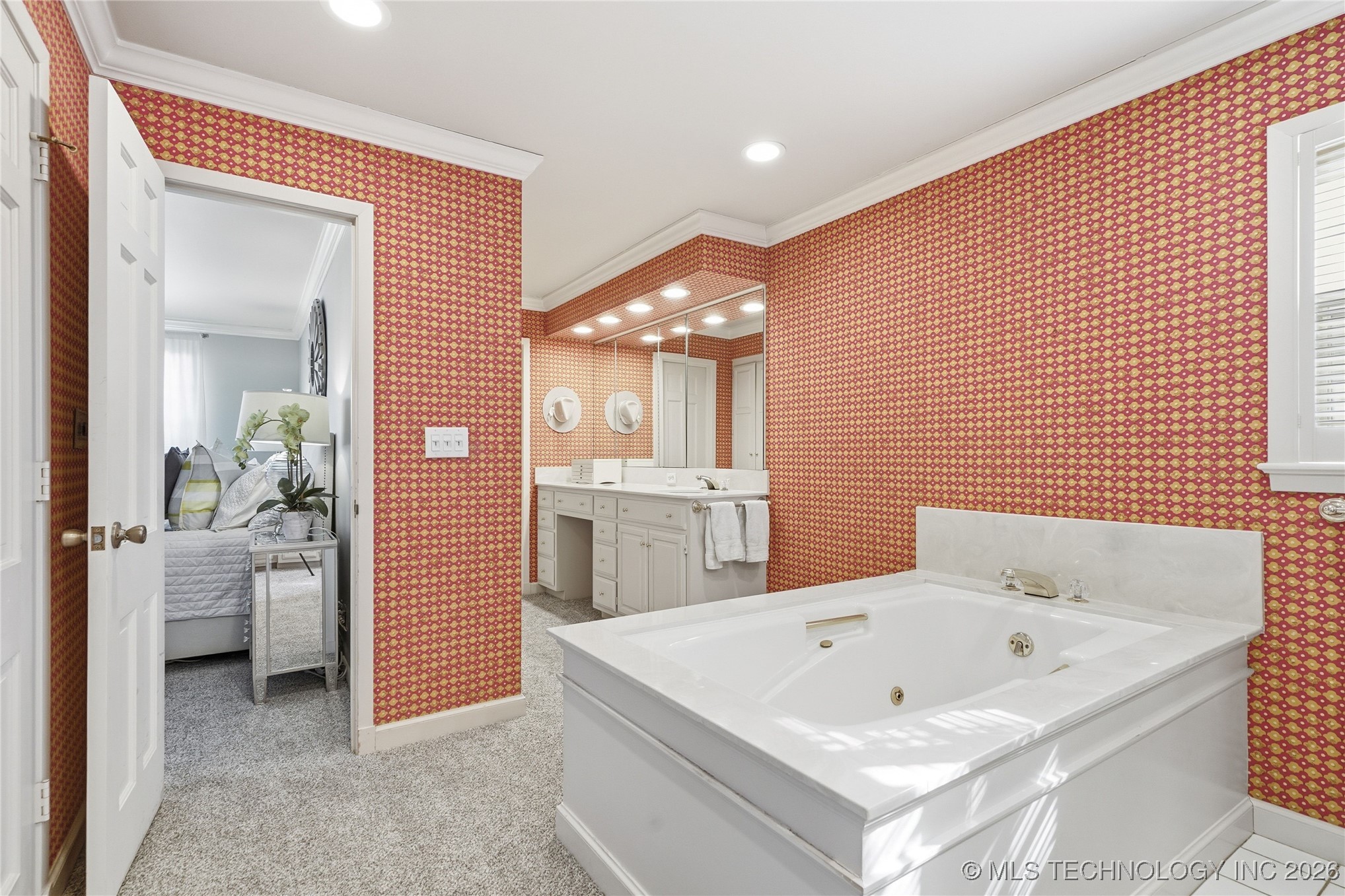 2853 E 39th Street Property Photo 38