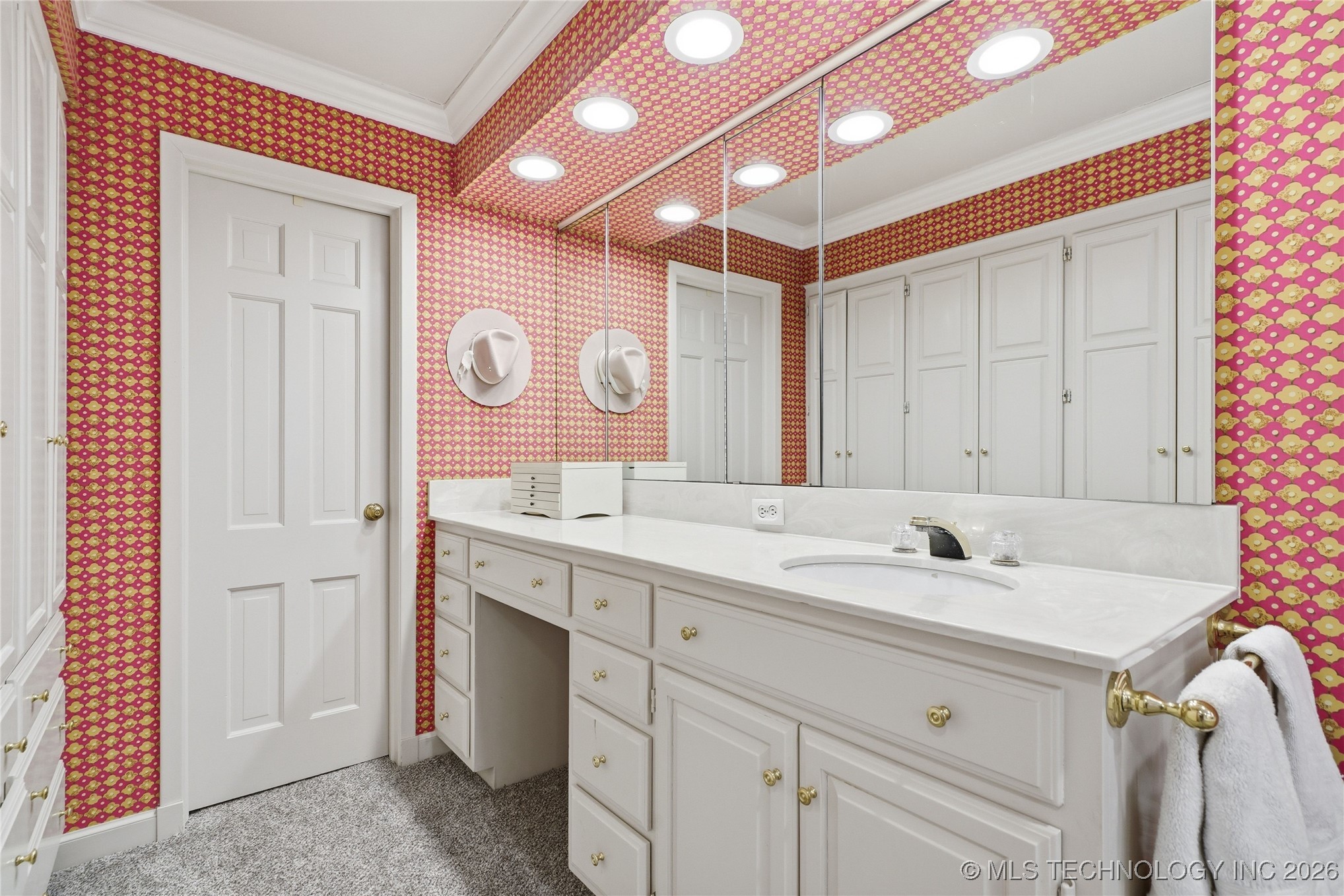 2853 E 39th Street Property Photo 39