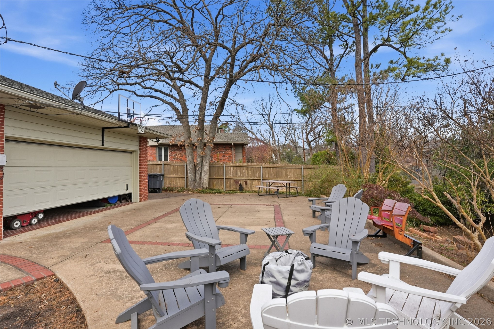 2853 E 39th Street Property Photo 51