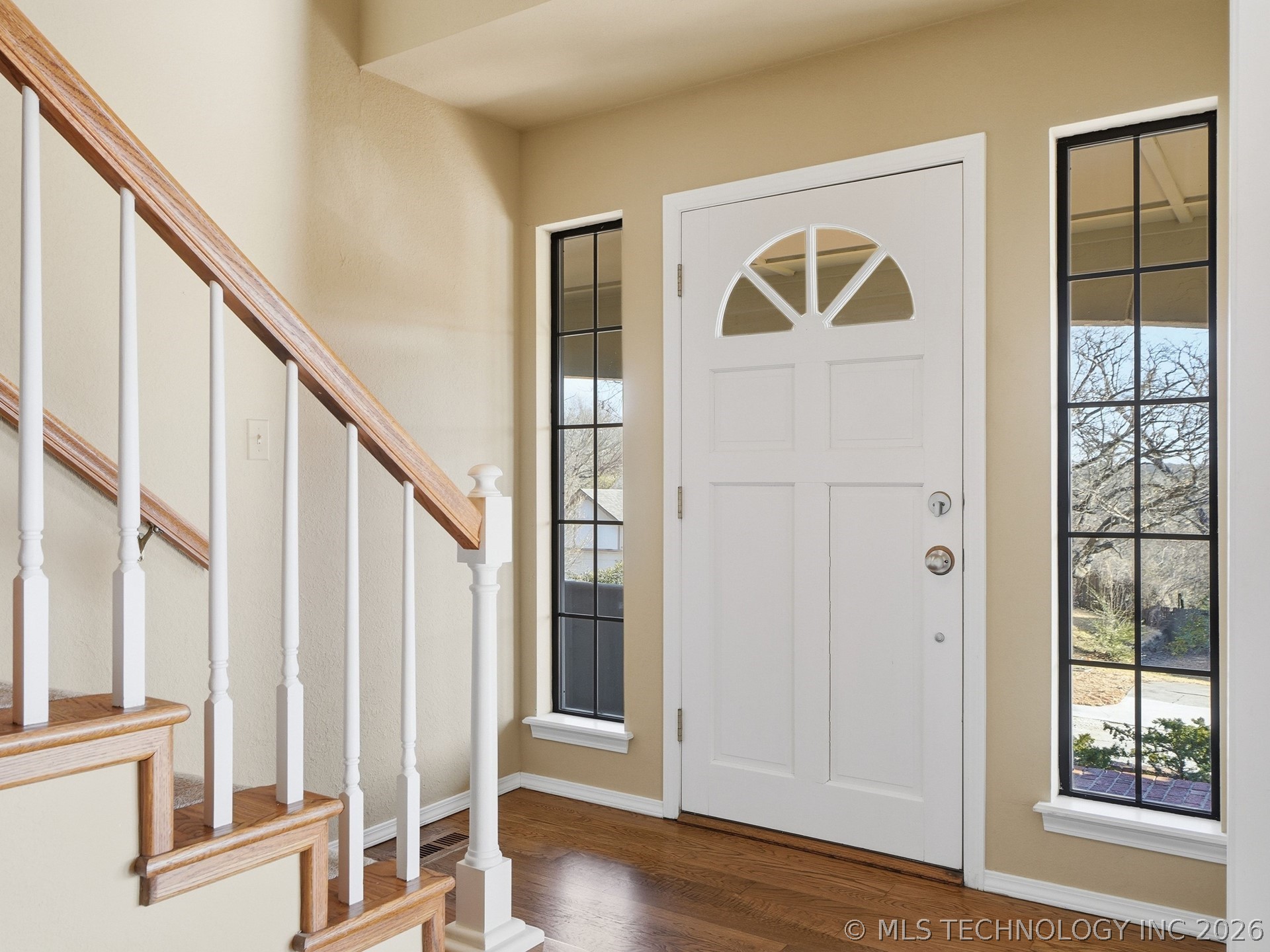 7824 S Urbana Avenue Property Photo 3