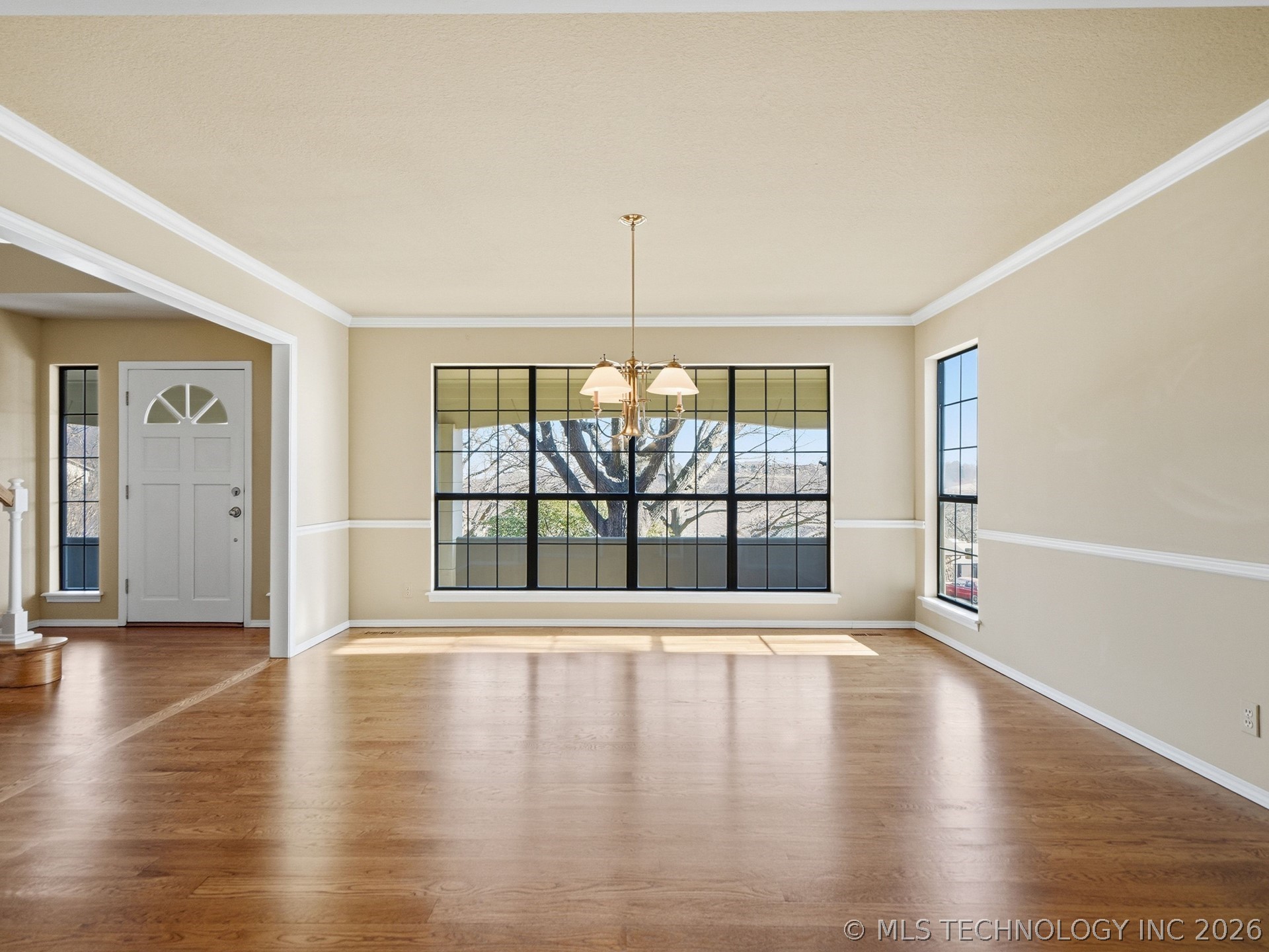 7824 S Urbana Avenue Property Photo 5