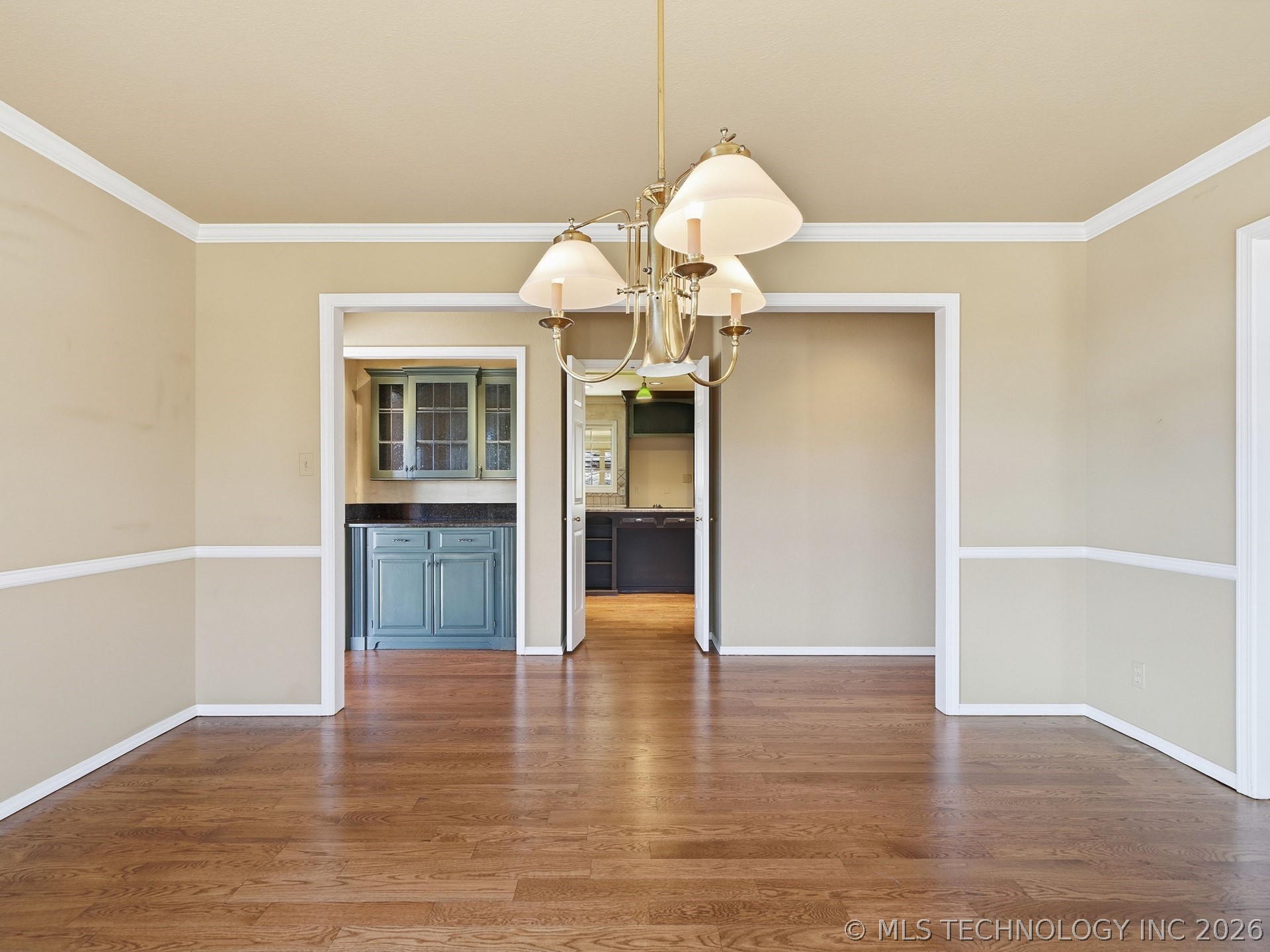 7824 S Urbana Avenue Property Photo 7