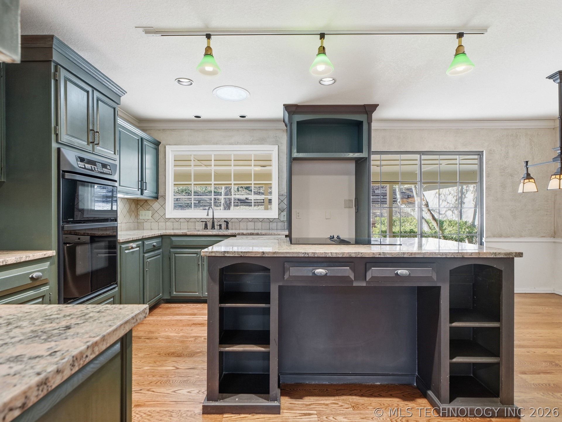 7824 S Urbana Avenue Property Photo 12