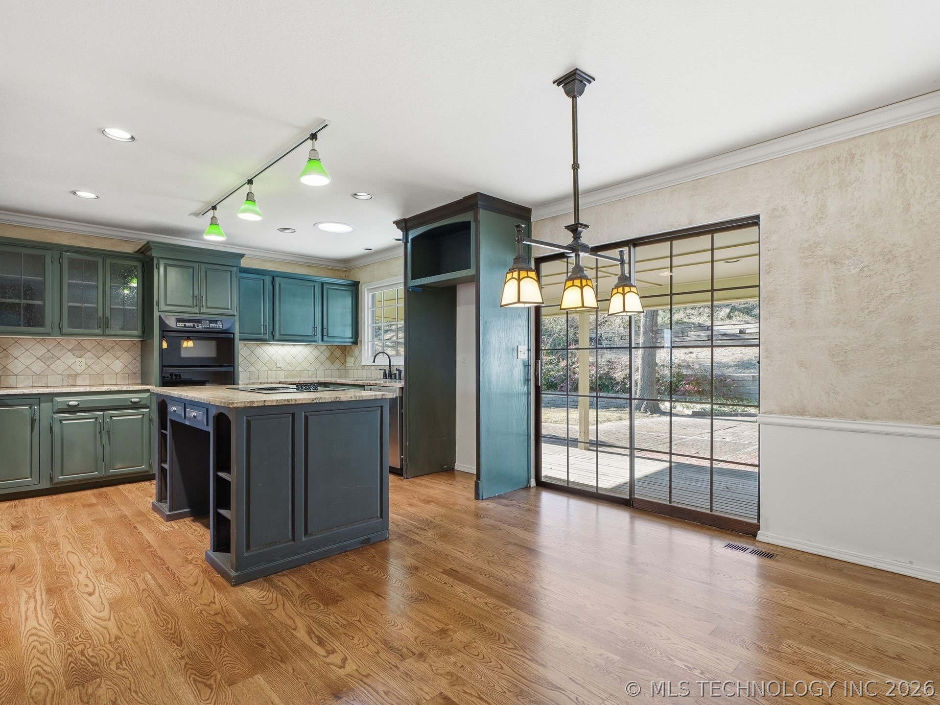 7824 S Urbana Avenue Property Photo 13