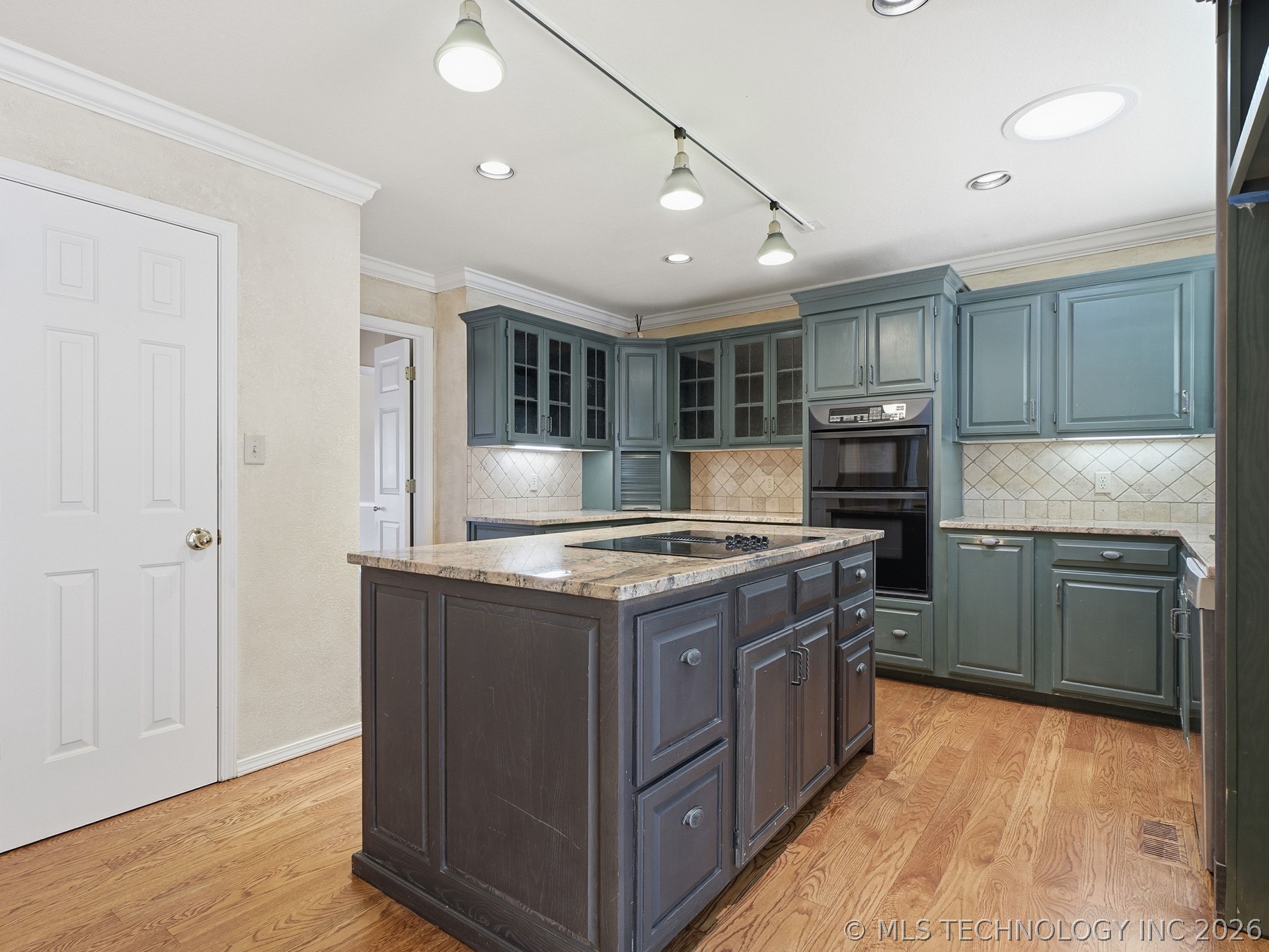 7824 S Urbana Avenue Property Photo 14