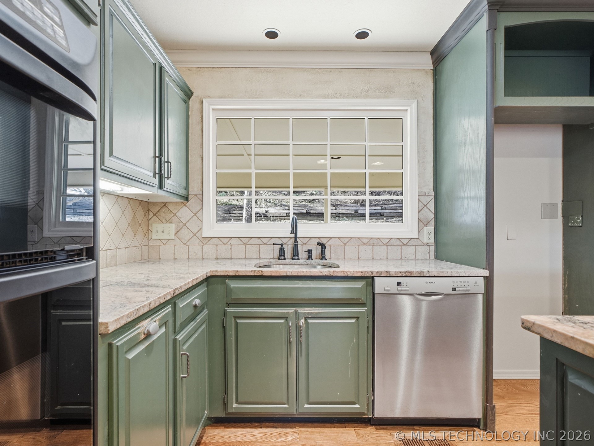 7824 S Urbana Avenue Property Photo 15