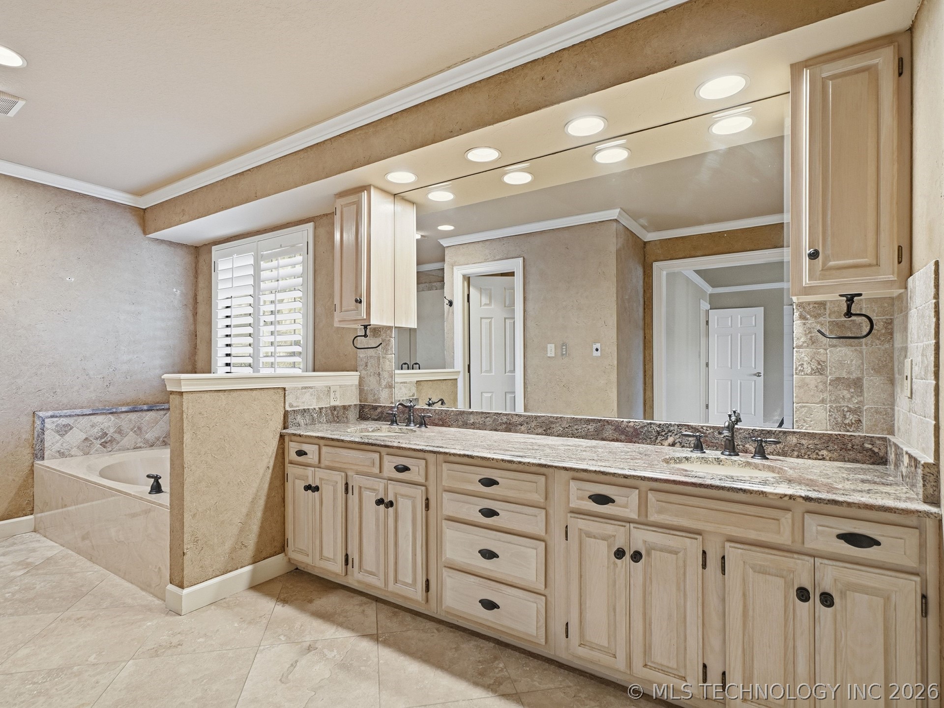 7824 S Urbana Avenue Property Photo 22