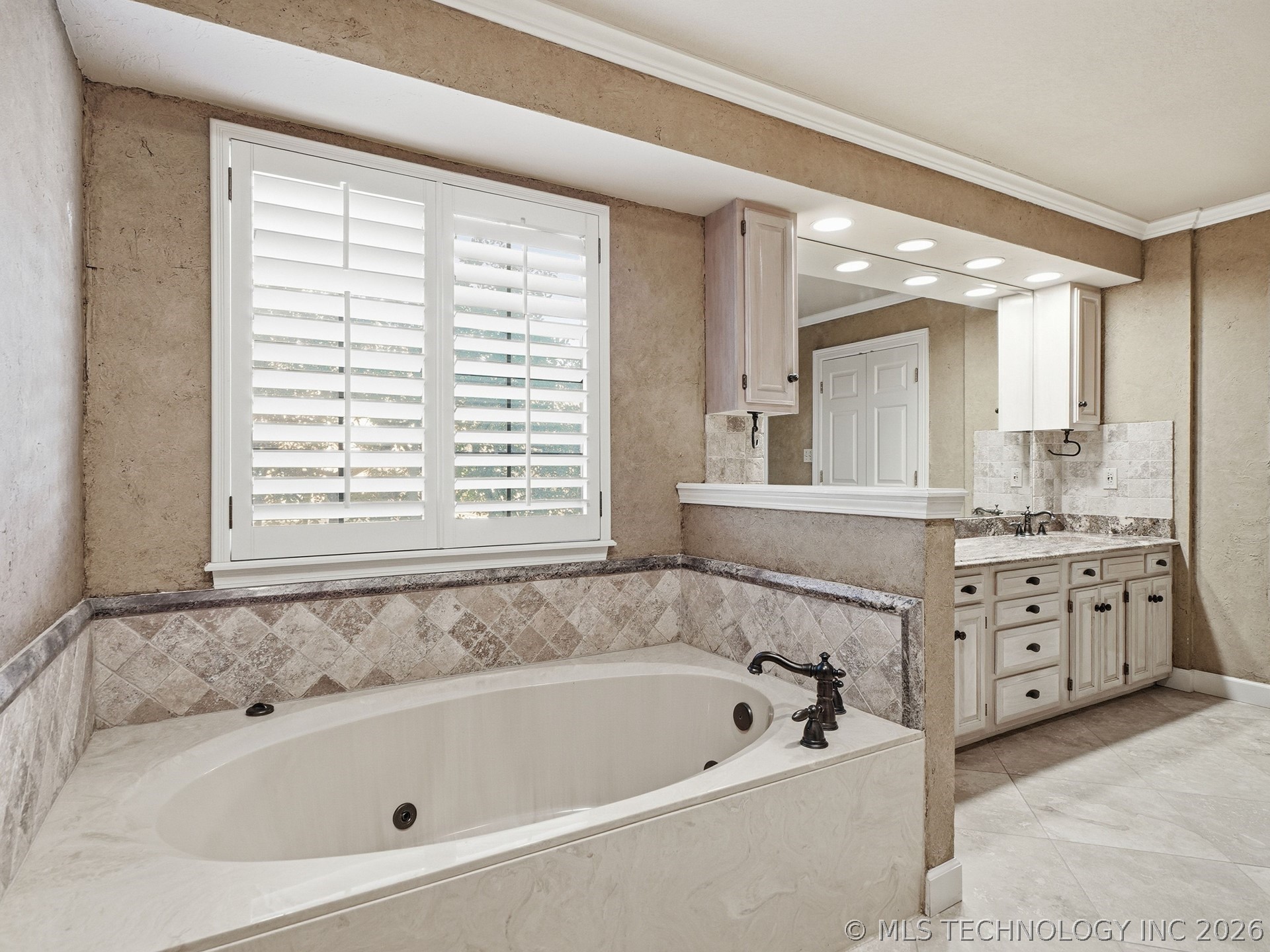 7824 S Urbana Avenue Property Photo 24