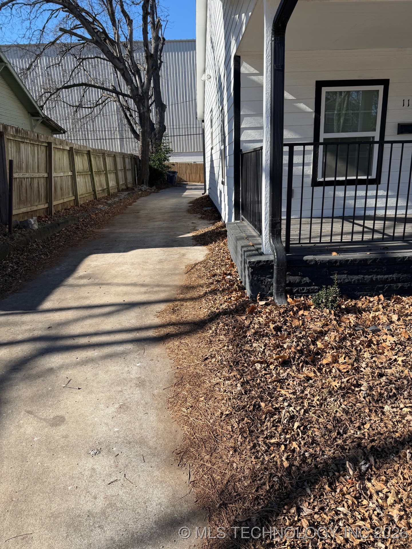 1128 S Quaker Avenue Property Photo 2