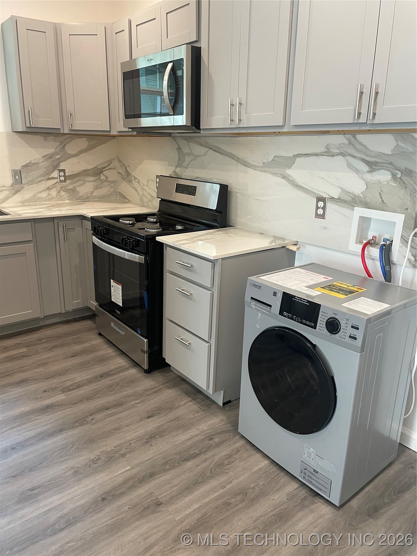 1128 S Quaker Avenue Property Photo 4