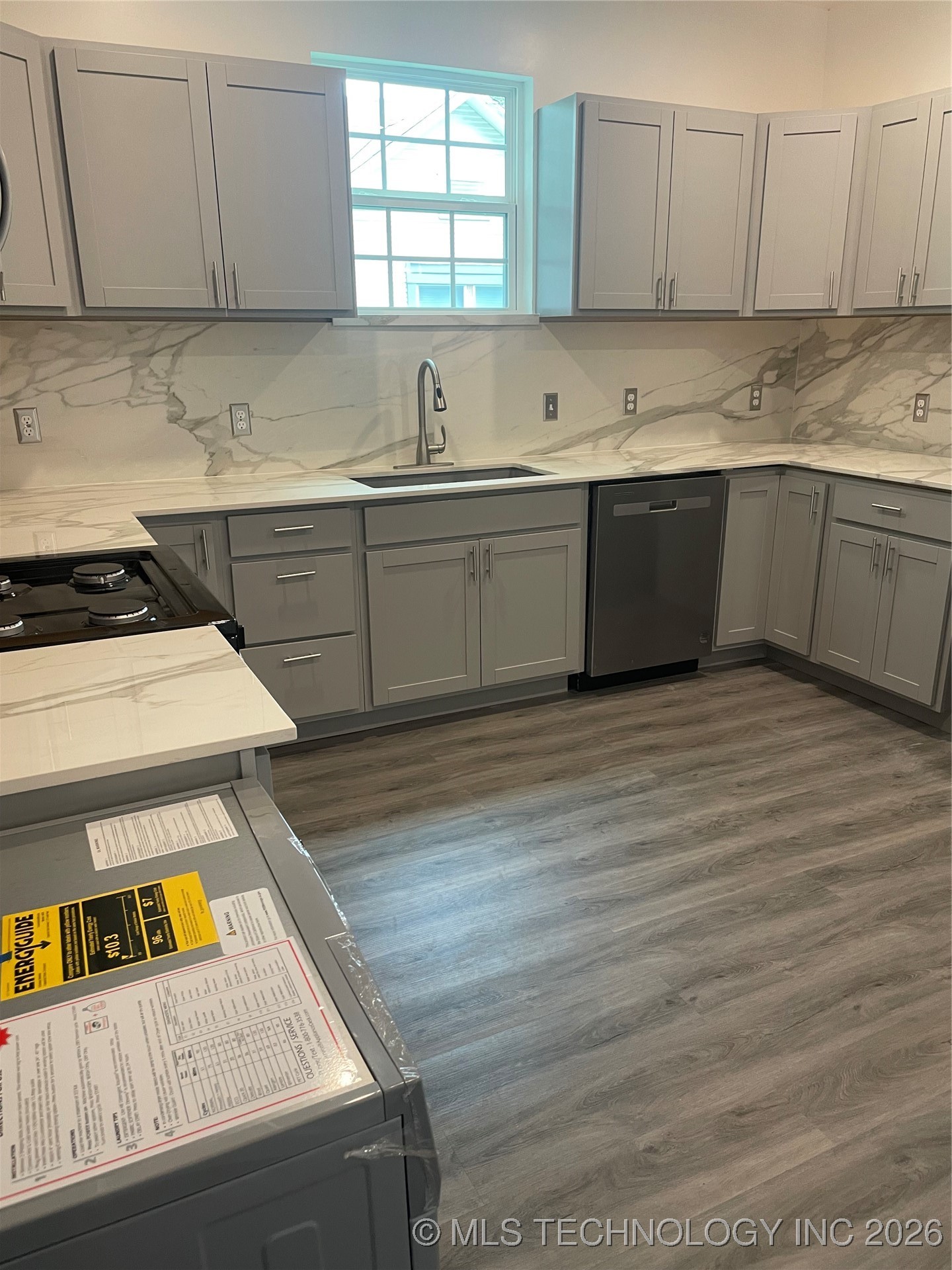 1128 S Quaker Avenue Property Photo 5