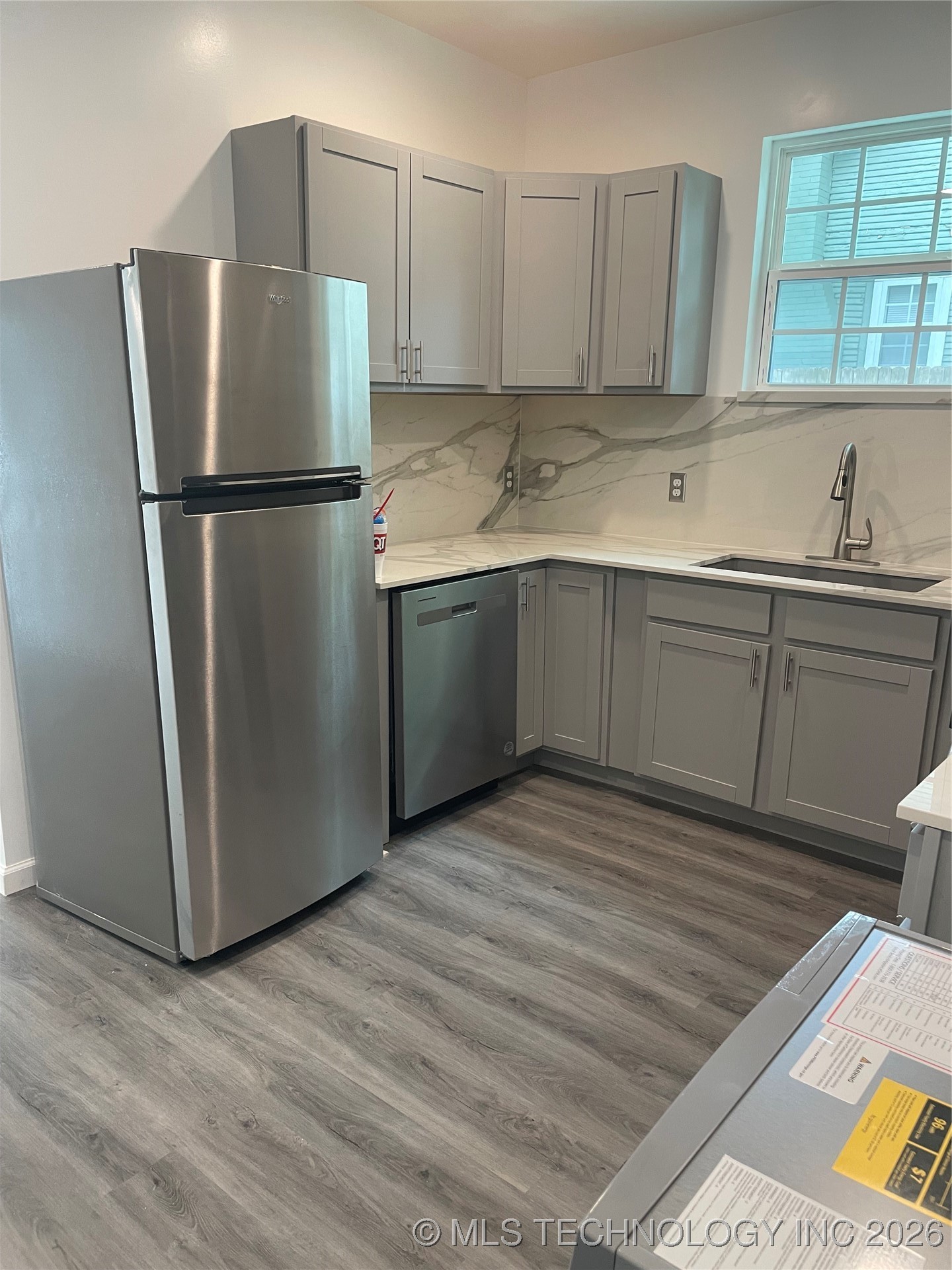 1128 S Quaker Avenue Property Photo 8