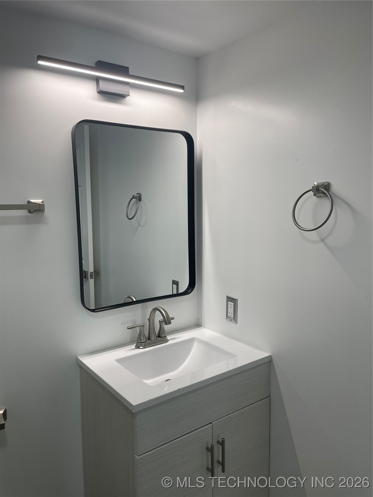 1128 S Quaker Avenue Property Photo 14