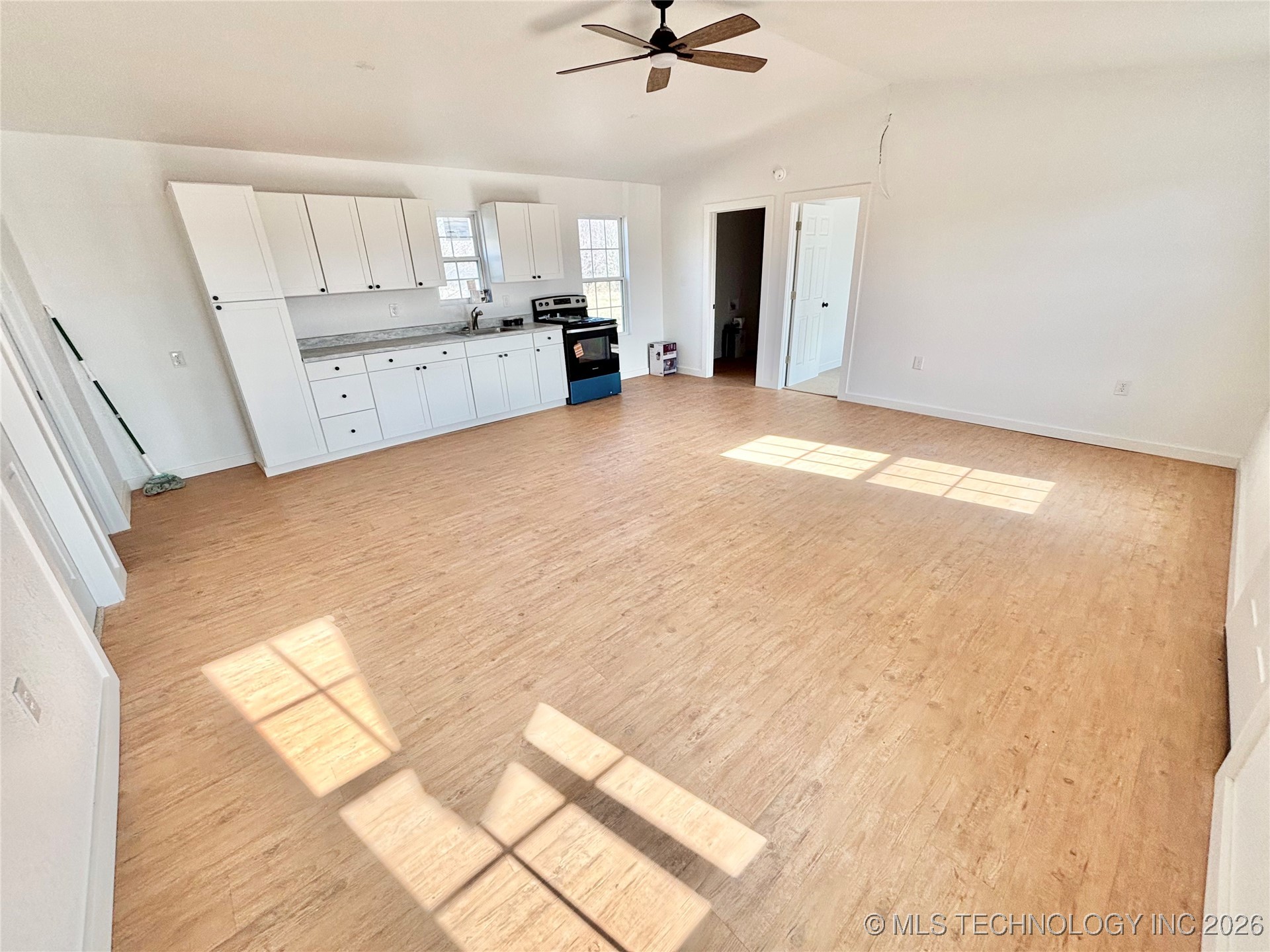 619 S 3rd Avenue A Property Photo 5