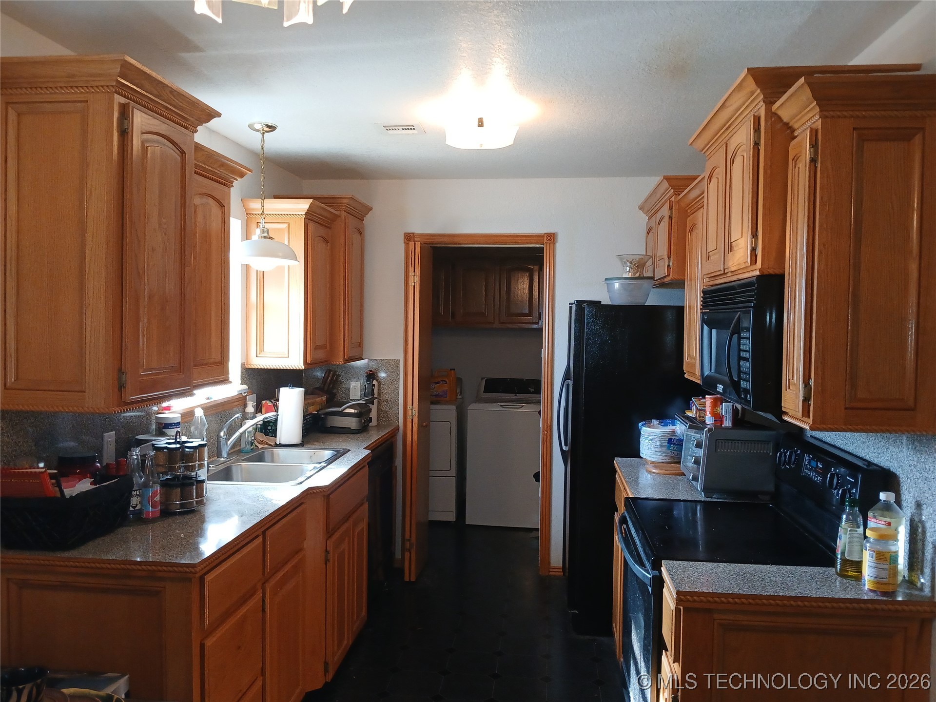 711 E Iowa Street Property Photo 7