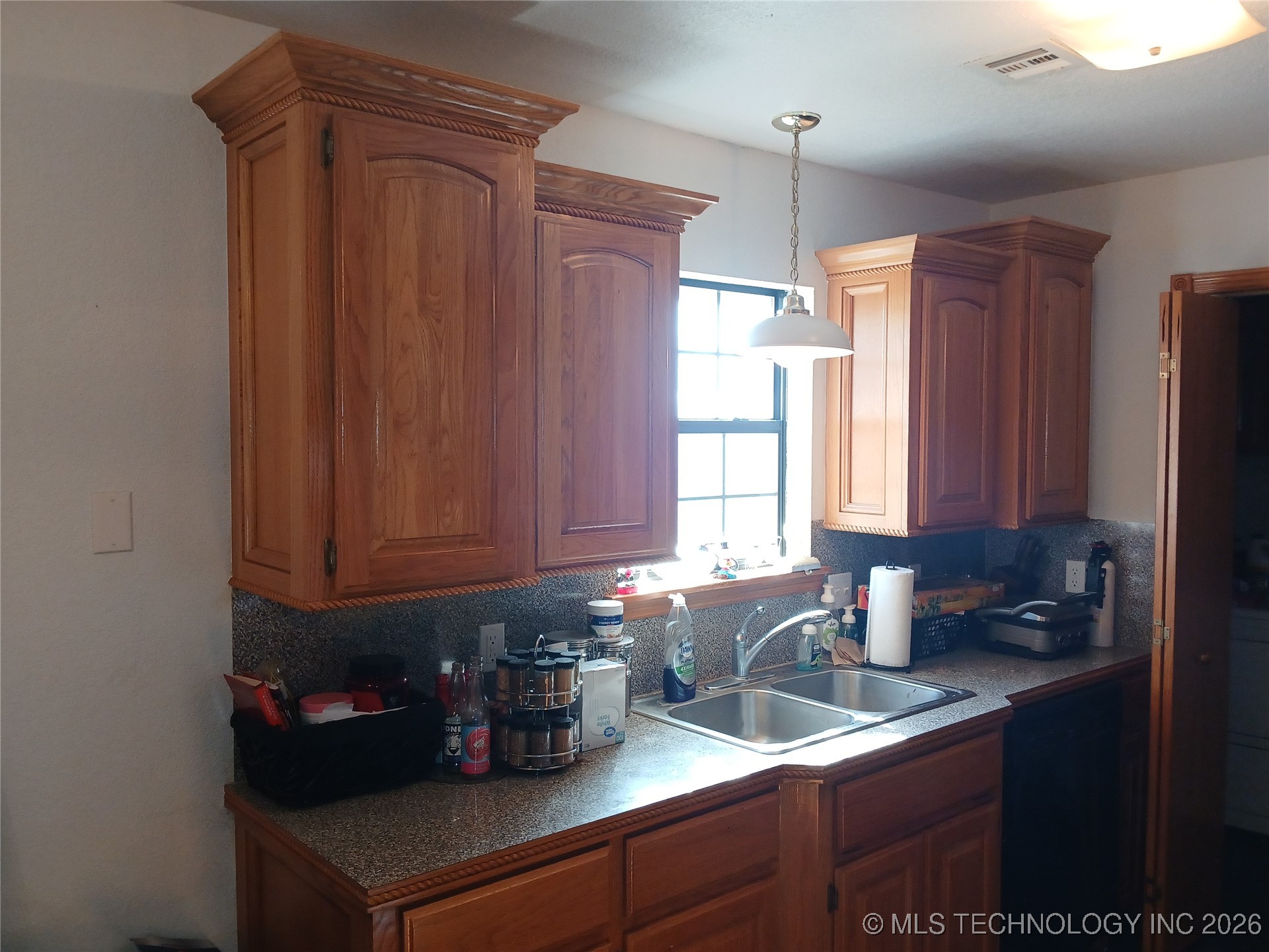 711 E Iowa Street Property Photo 8