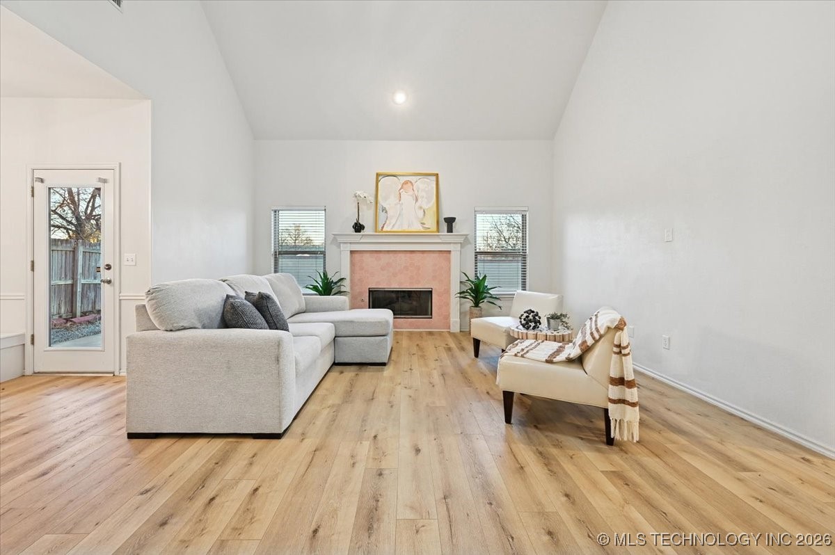 4416 W Indianola Street Property Photo 8