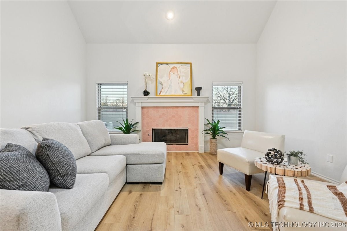 4416 W Indianola Street Property Photo 9