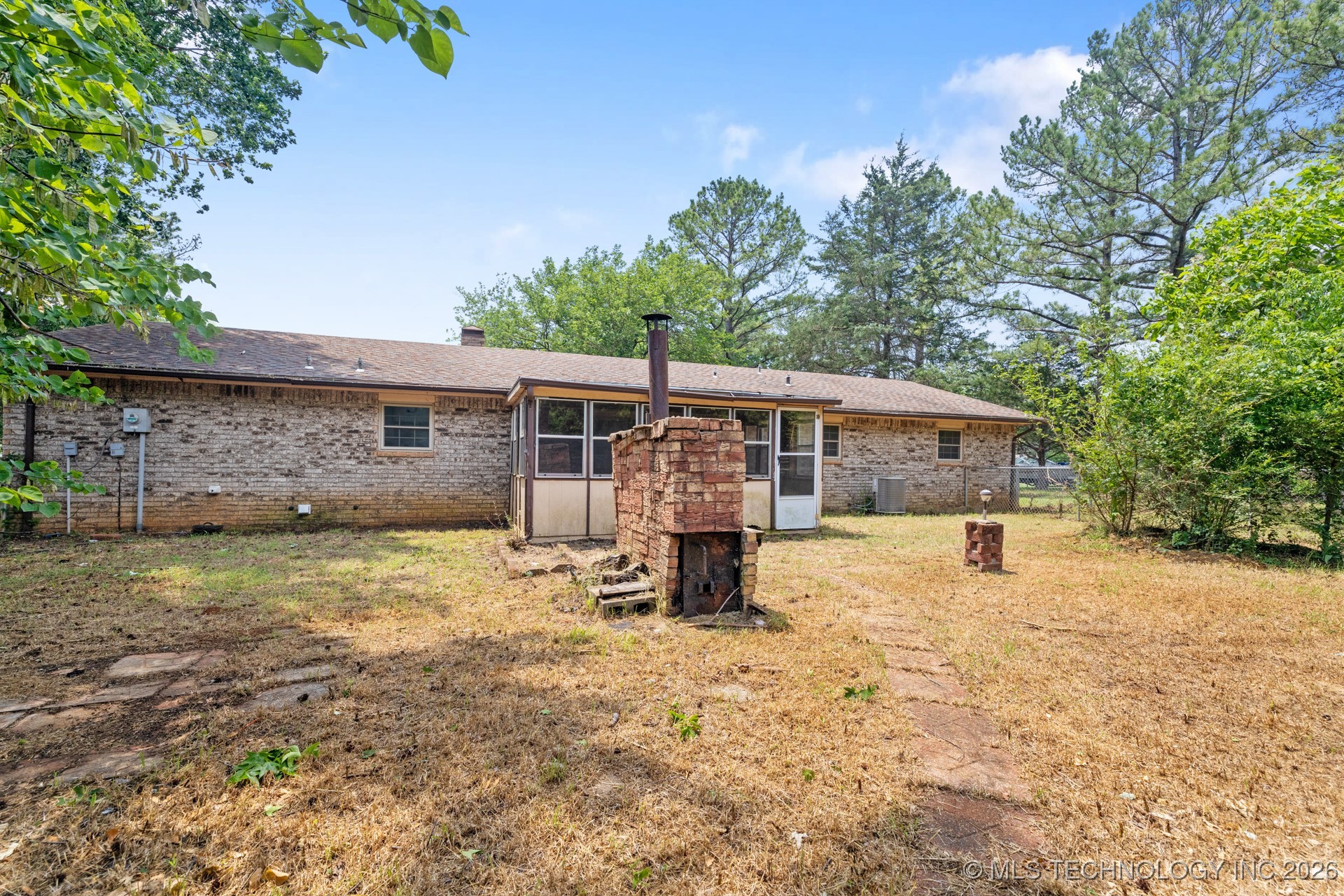 83 Oak Street Property Photo 5