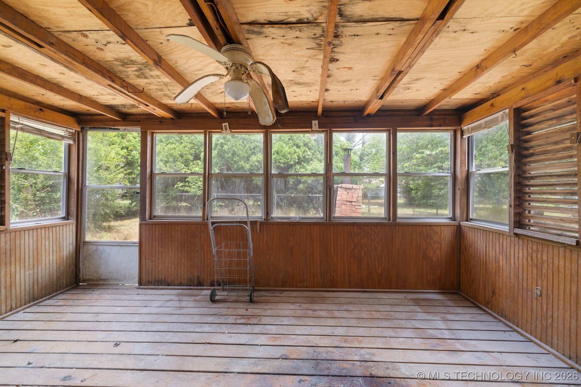 83 Oak Street Property Photo 6