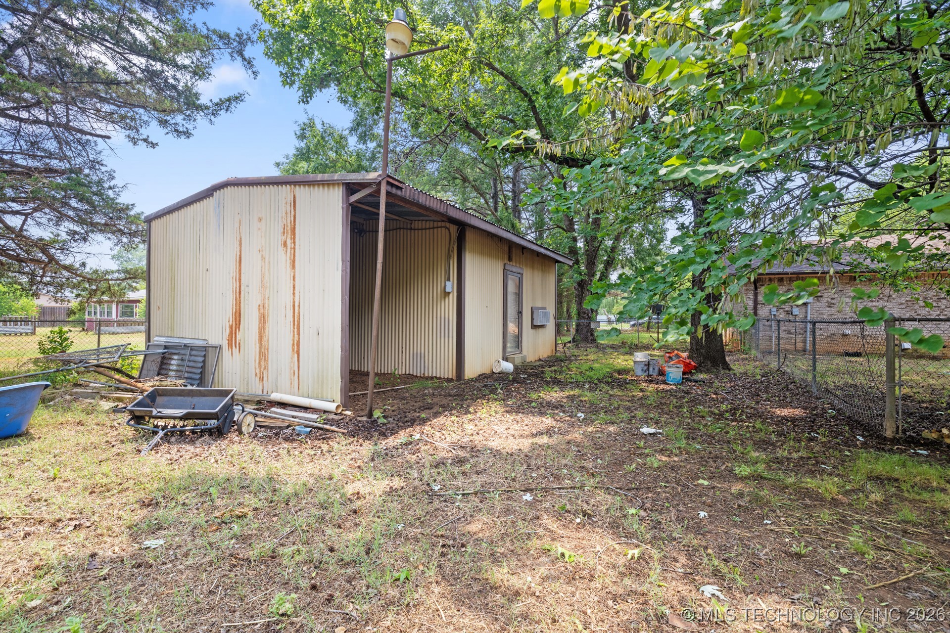 83 Oak Street Property Photo 9