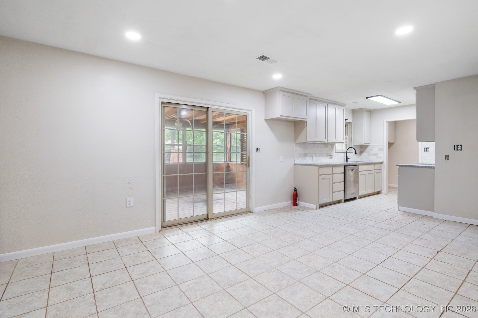 83 Oak Street Property Photo 14