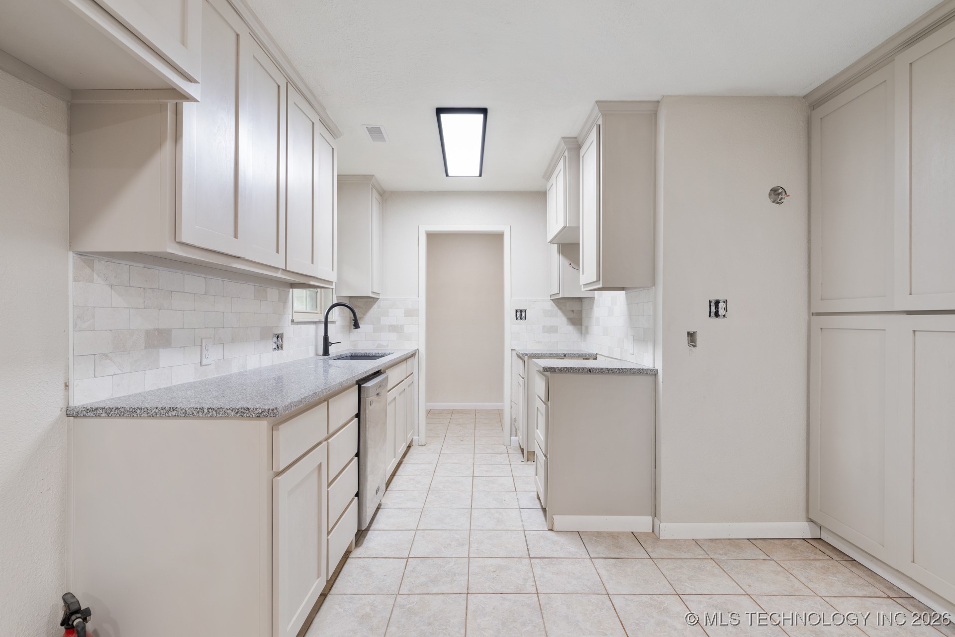 83 Oak Street Property Photo 15