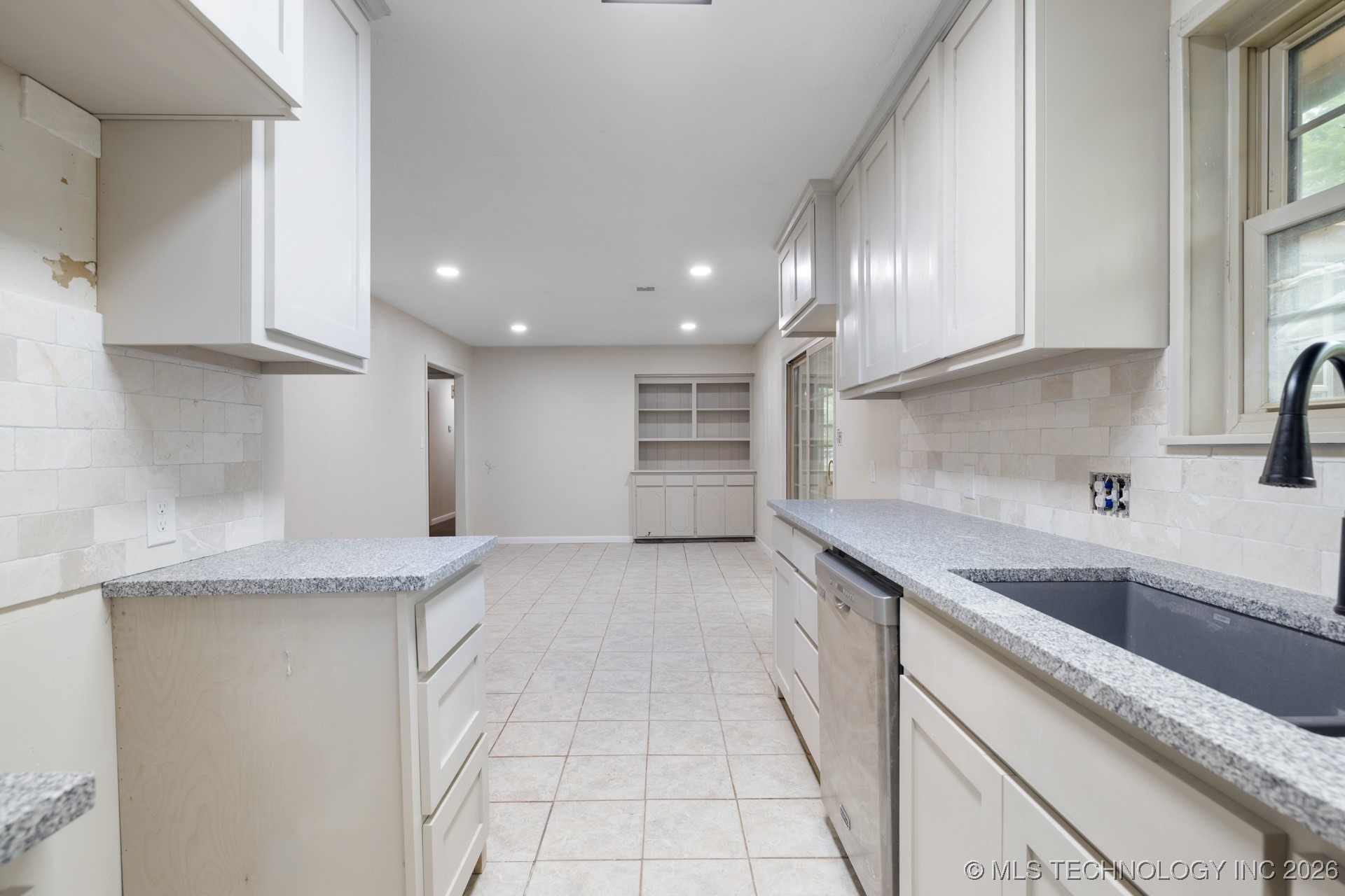 83 Oak Street Property Photo 16