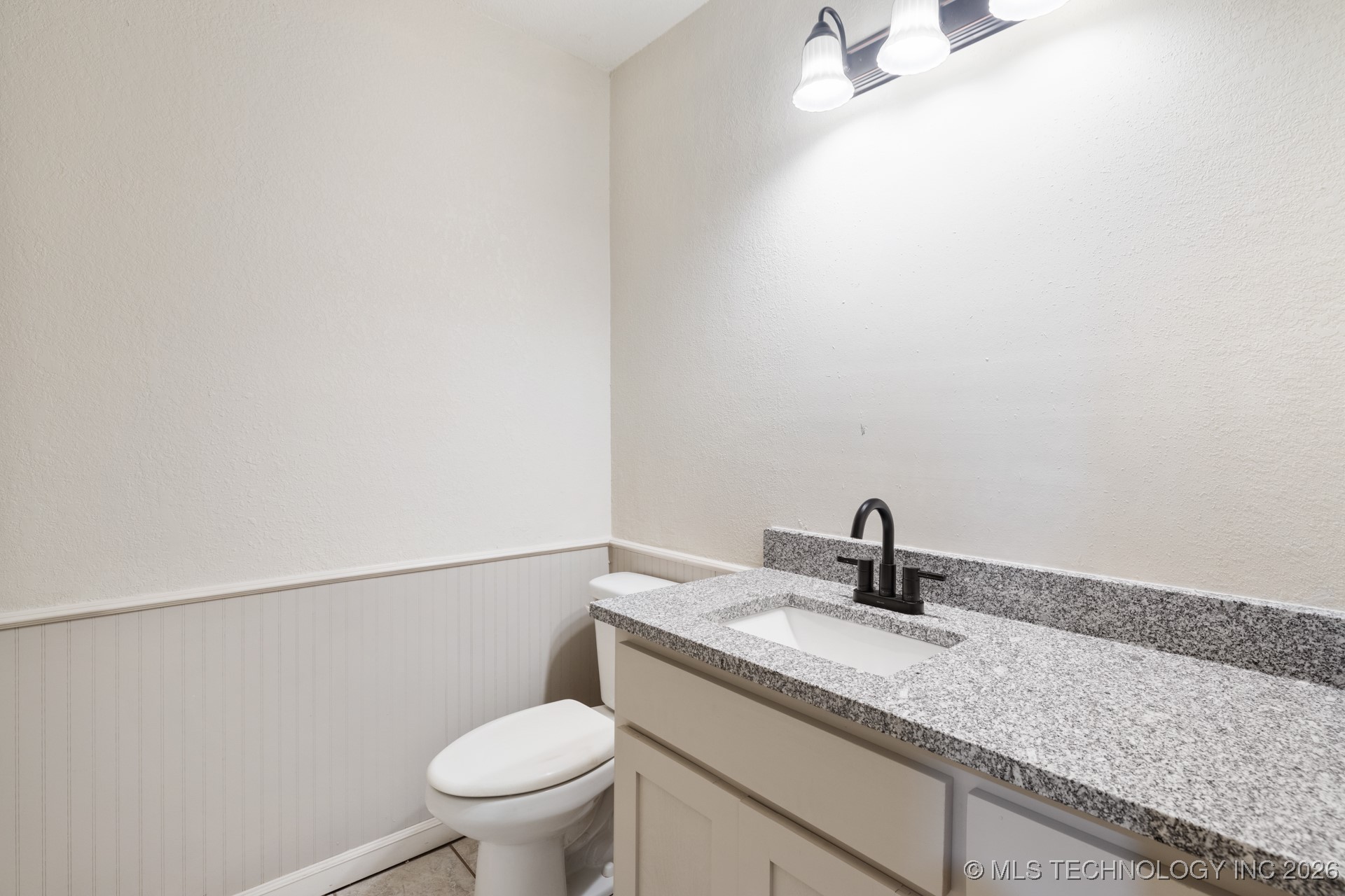 83 Oak Street Property Photo 23