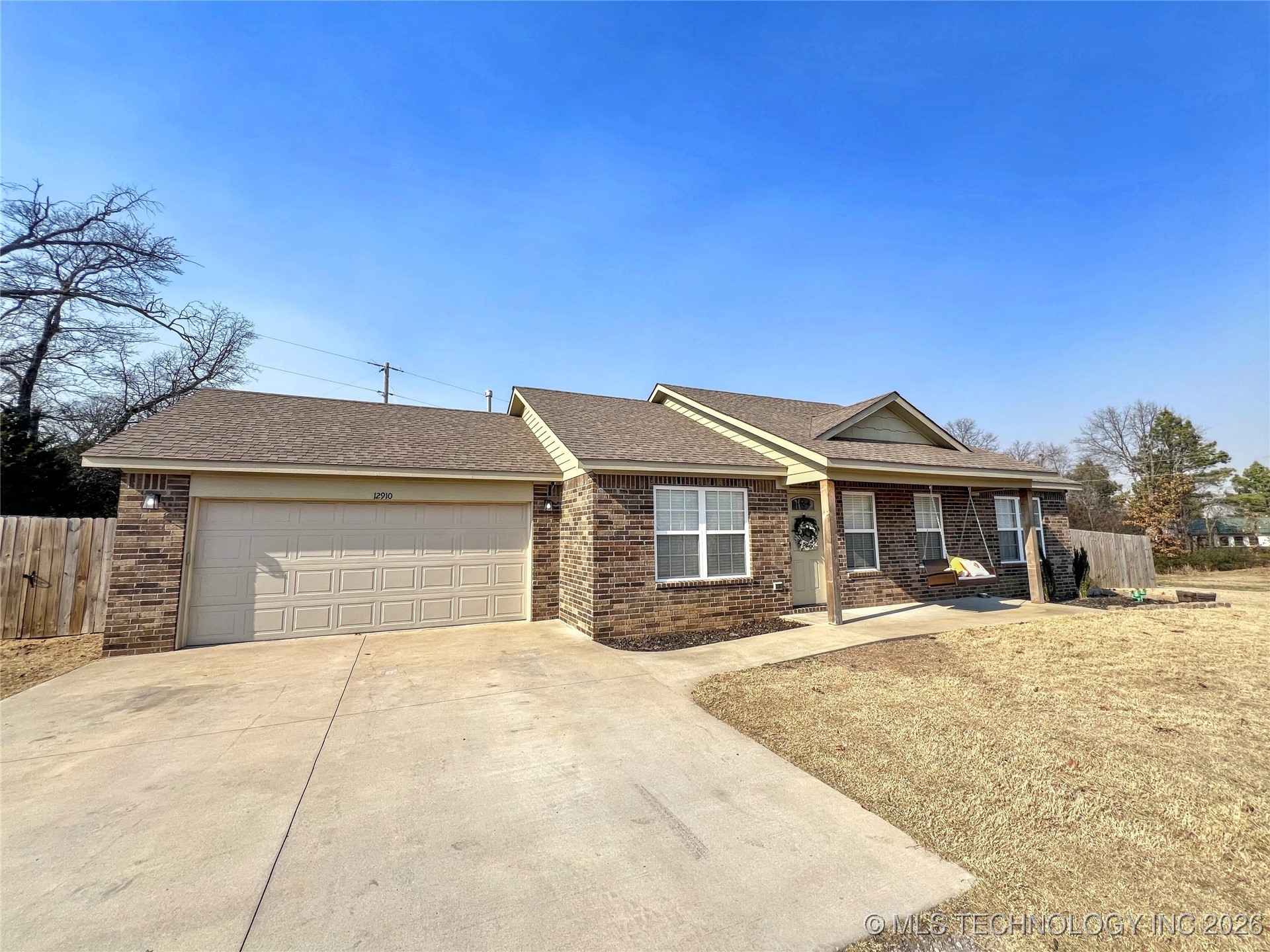 12910 W Hawthorne Lane Property Photo 2