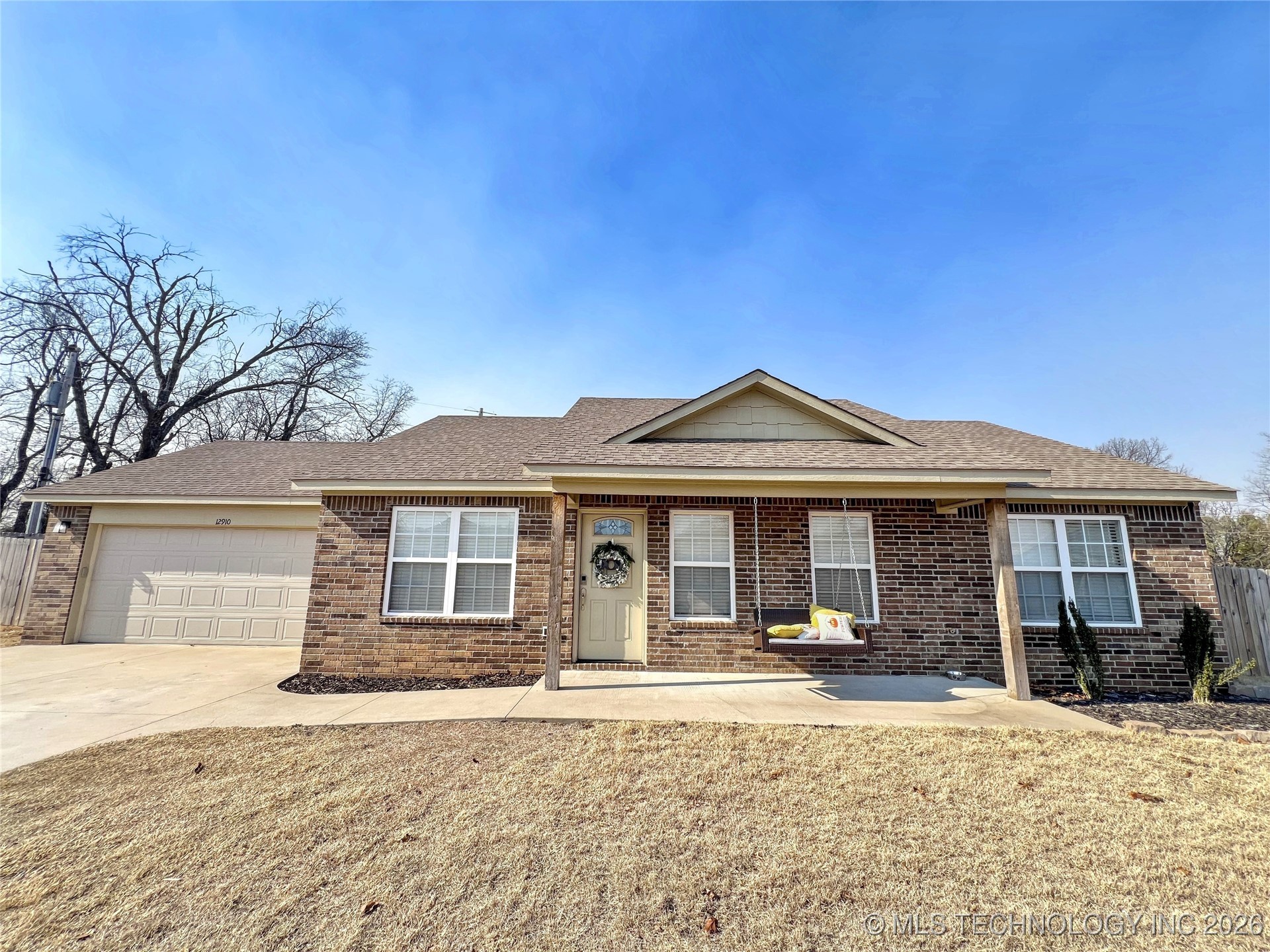 12910 W Hawthorne Lane Property Photo 5