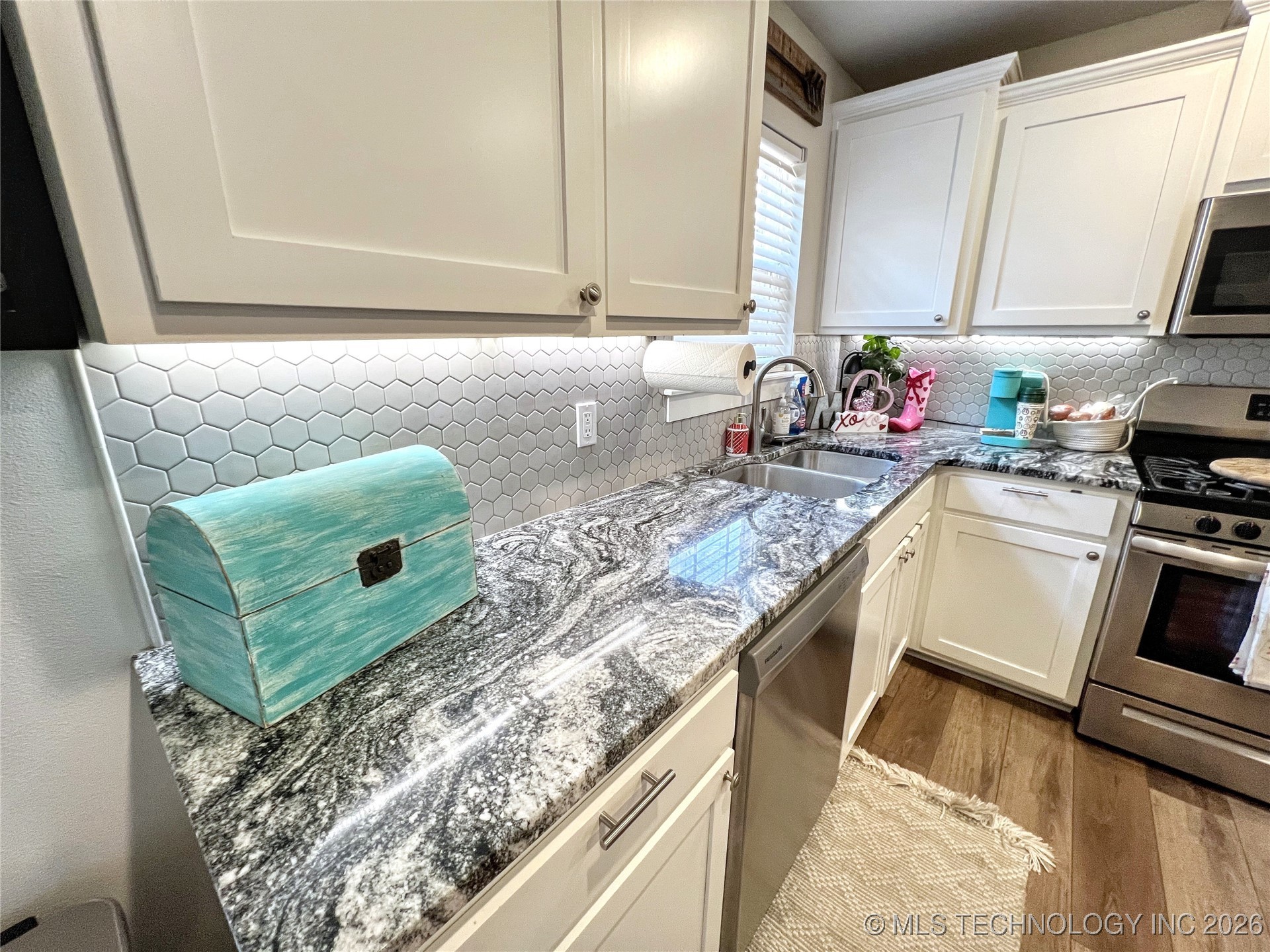 12910 W Hawthorne Lane Property Photo 16