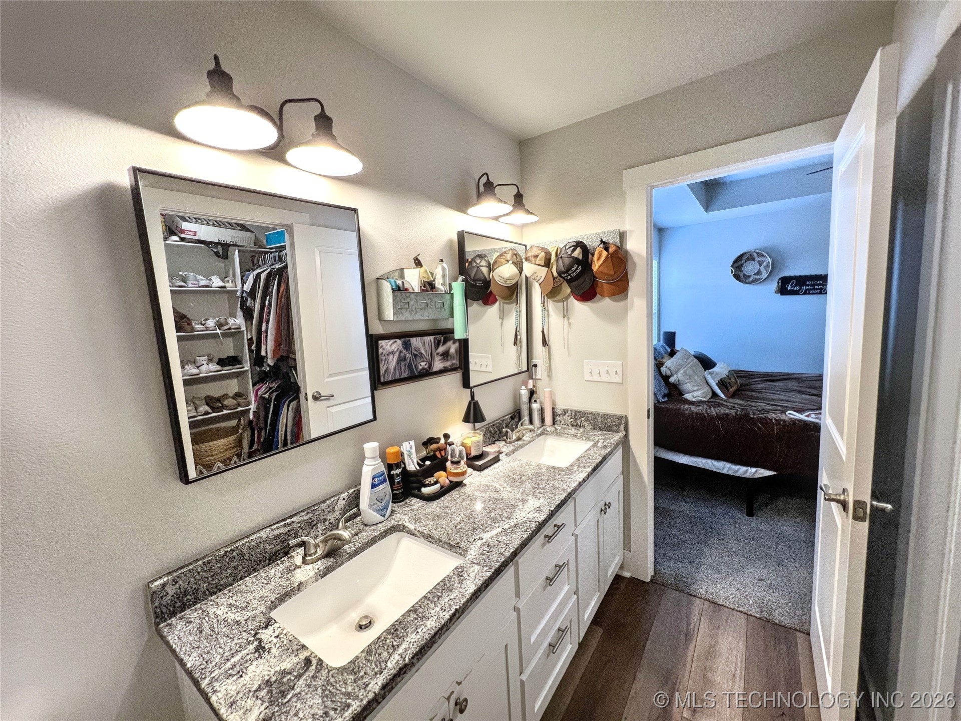 12910 W Hawthorne Lane Property Photo 23