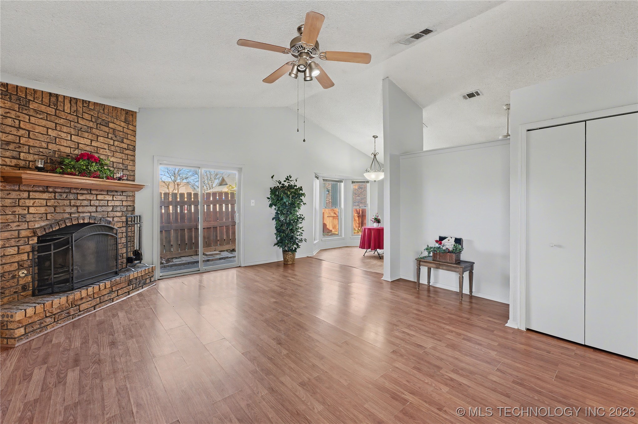 2717 S Narcissus Place Property Photo 2